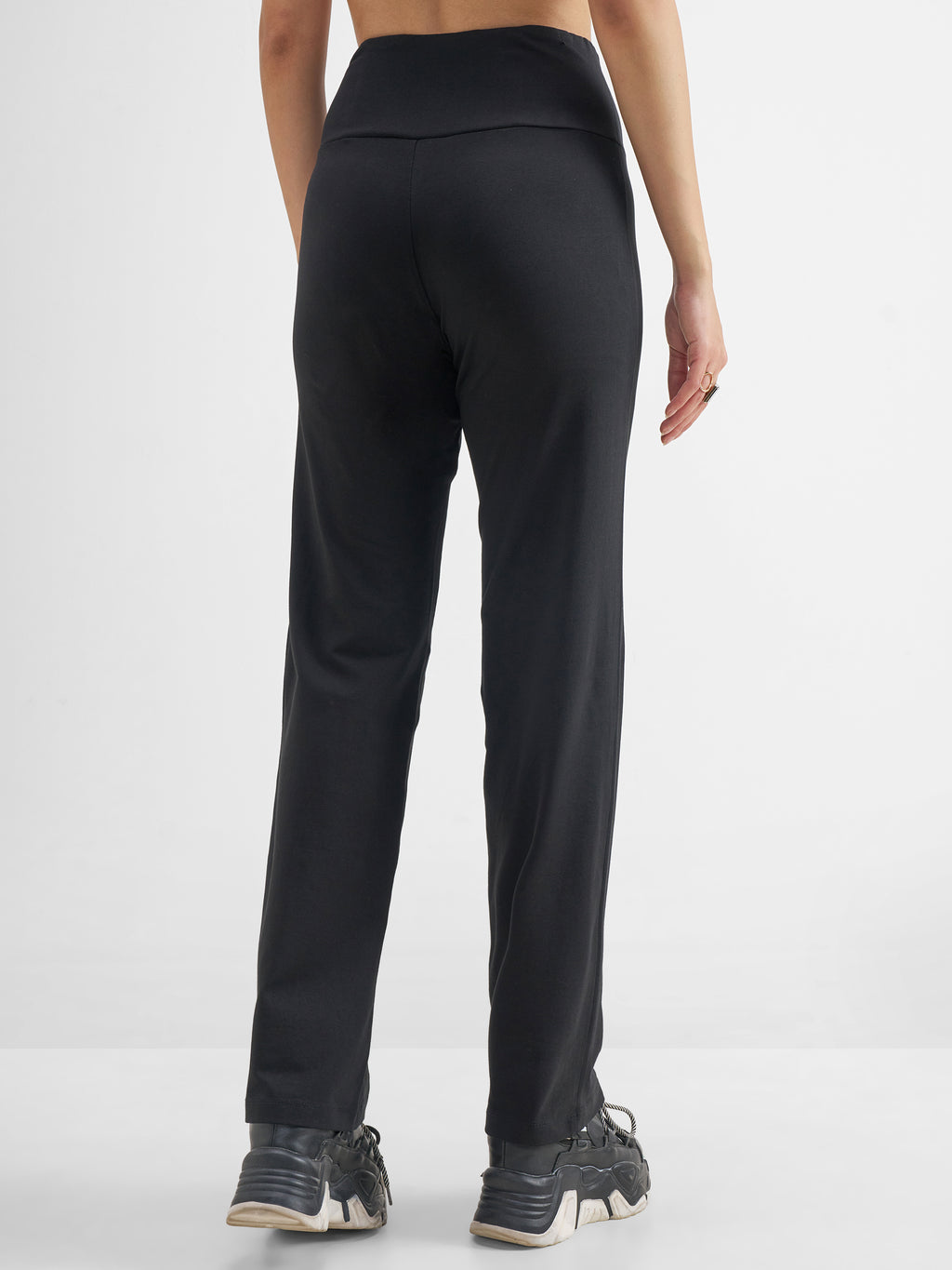 Tokyo Talkies Women Black Solid Straight Fit Regular Trouser - Black - Image 3