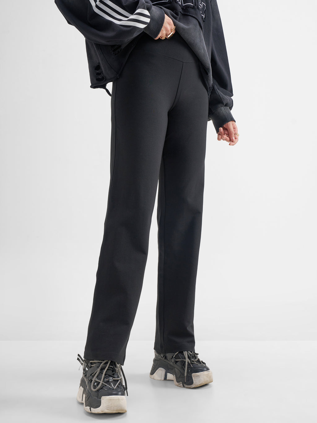 Tokyo Talkies Women Black Solid Straight Fit Regular Trouser - Black - Image 4