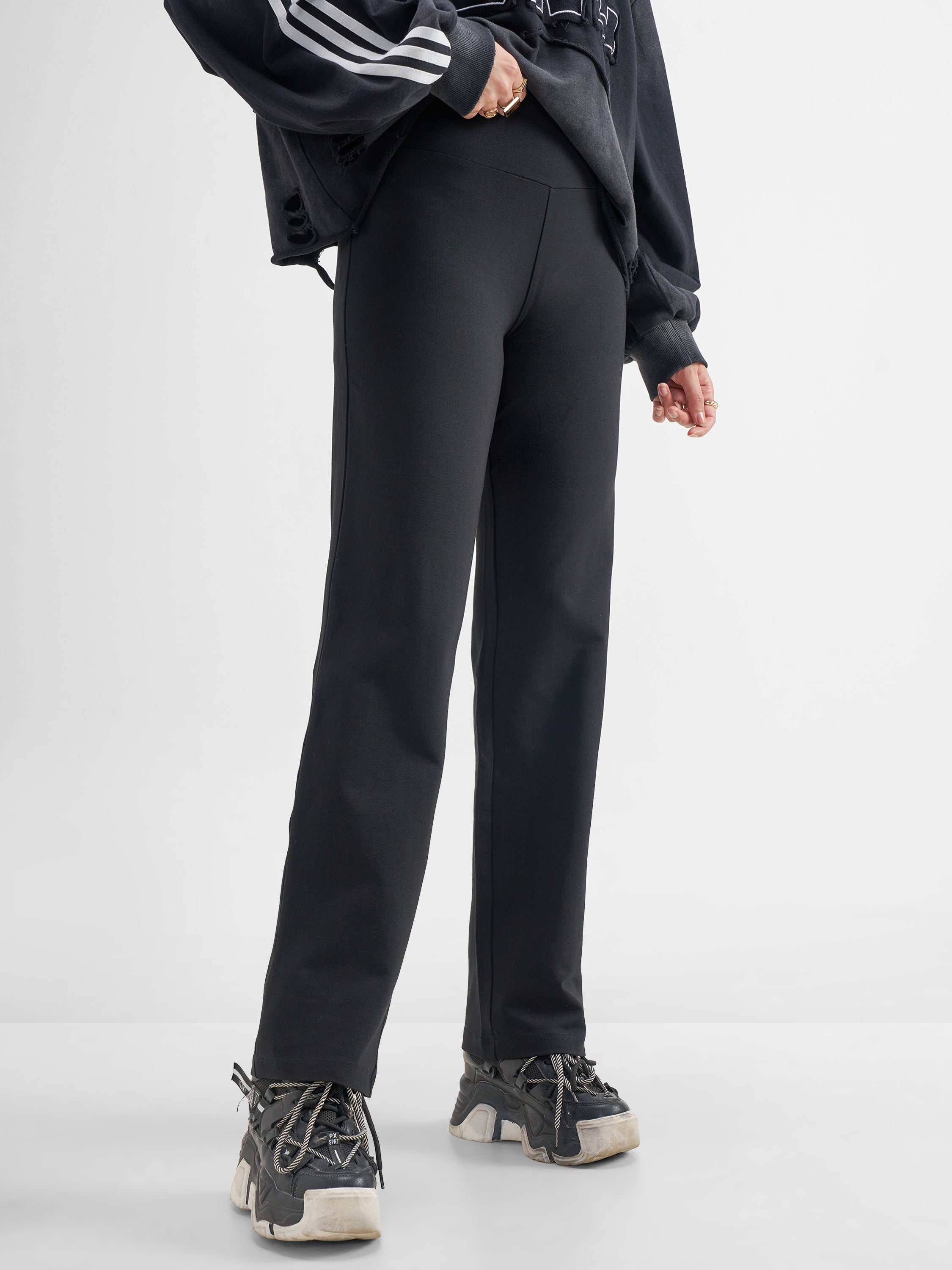 Tokyo Talkies Women Black Solid Straight Fit Regular Trouser - Black - Image 4