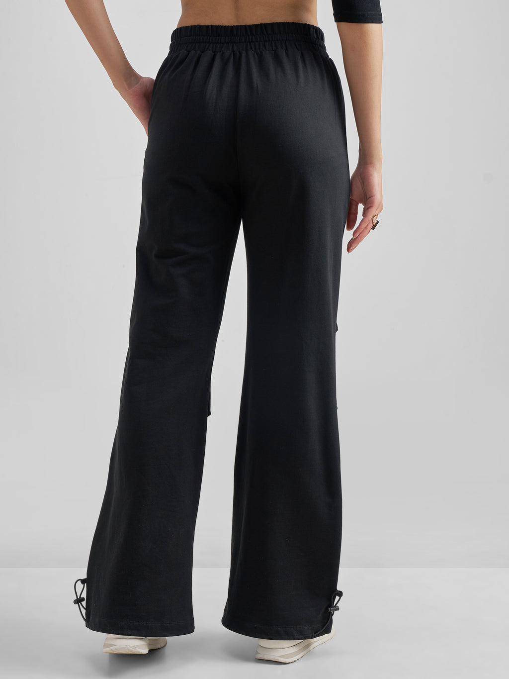 Tokyo Talkies Women Black Solid Relaxed Fit Regular Trouser - Black - Image 3