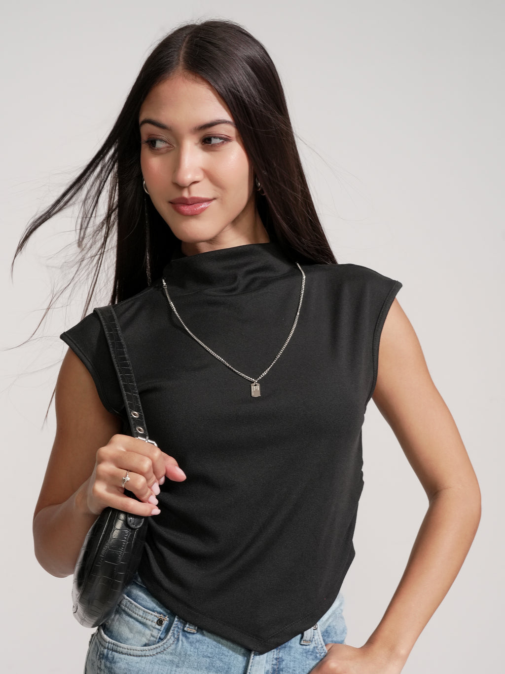 Tokyo Talkies Women Black Solid Round Neck T-Shirt - Black - Image 1