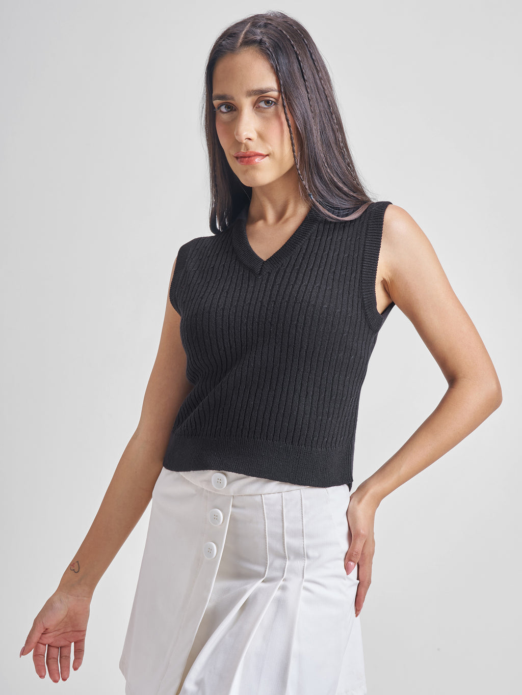 Tokyo Talkies Womens Black V-Neck Sleevless Sweater - Black - Image 4