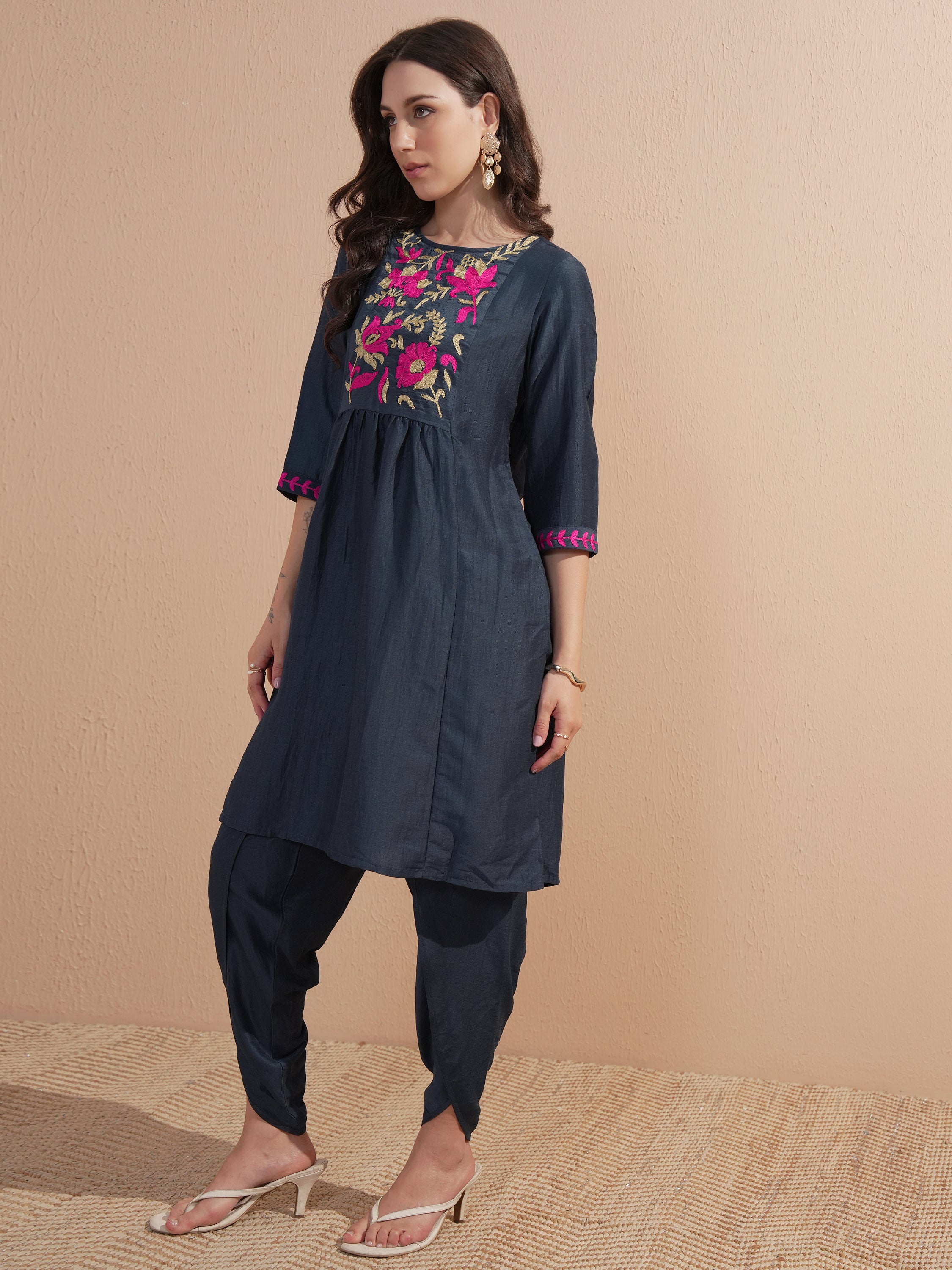 Vishudh Women Blue Tunic With Trouser - Blue - Image 2
