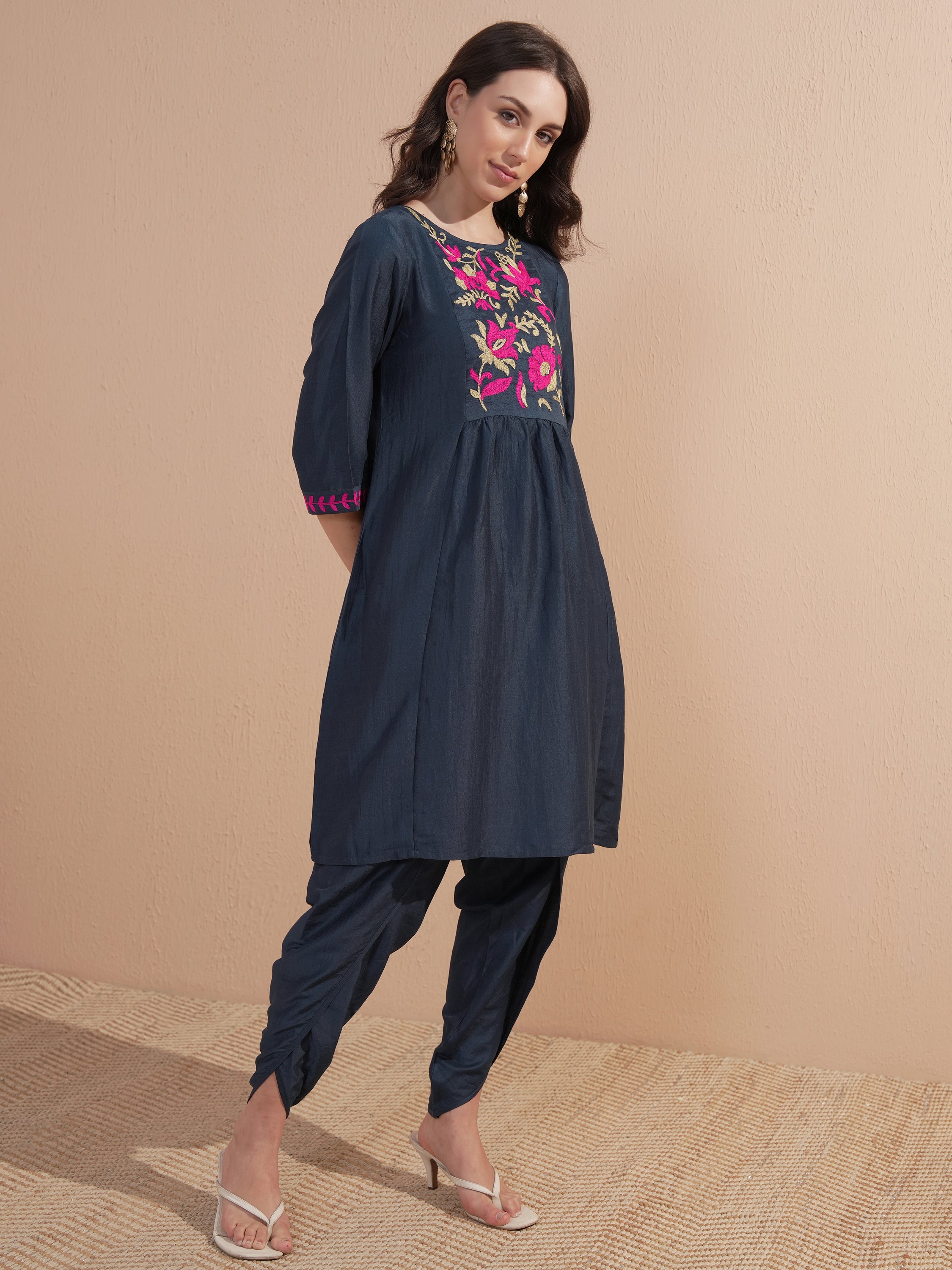 Vishudh Women Blue Tunic With Trouser - Blue - Image 4