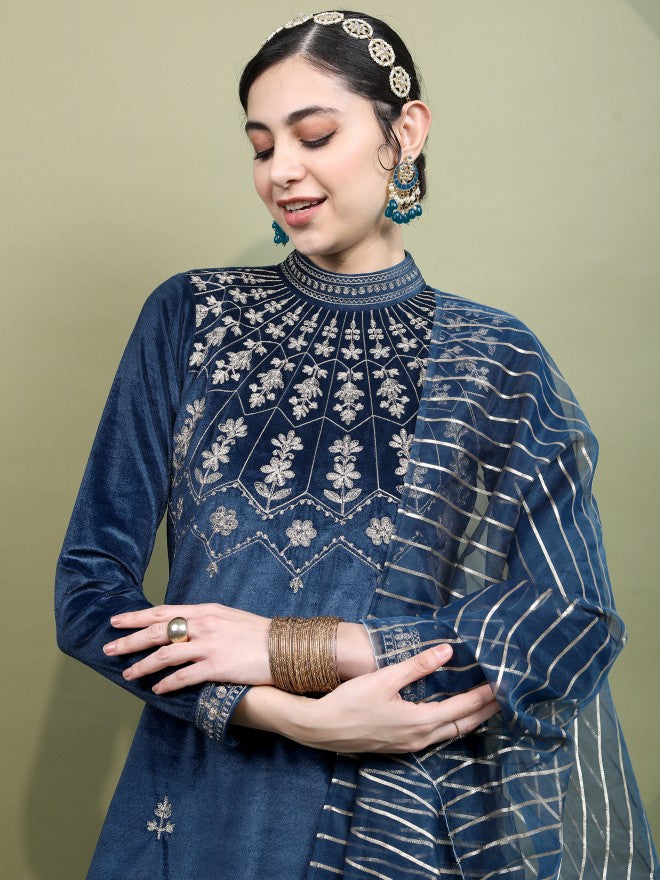 Vishudh Womens Teal. Embroidered Velvet Kurta With Trouser And Dupatta - Teal - Image 2