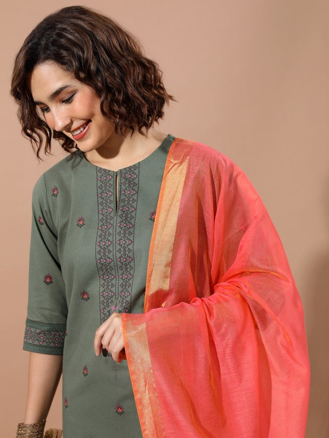 Vishudh Women Green Kurta With Palazzo - Green - Image 8