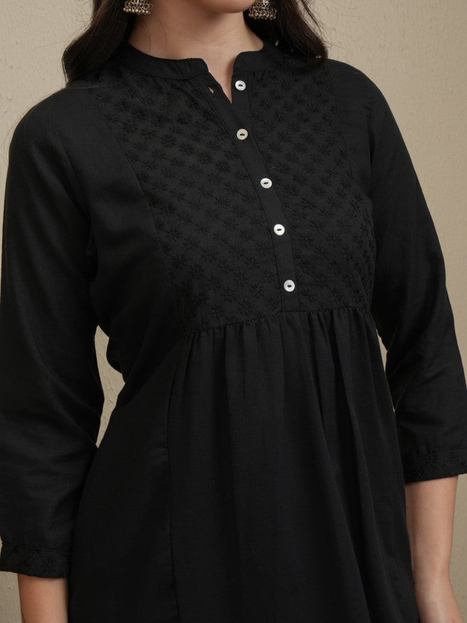 Vishudh Women Black Embroidered Kurta With Trouser - Black - Image 5