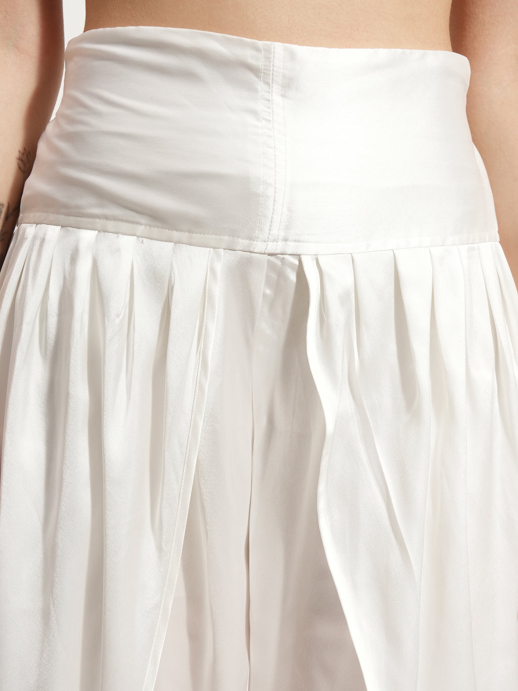 Vishudh Women White Embroidered Kurta With Palazzo - White - Image 7