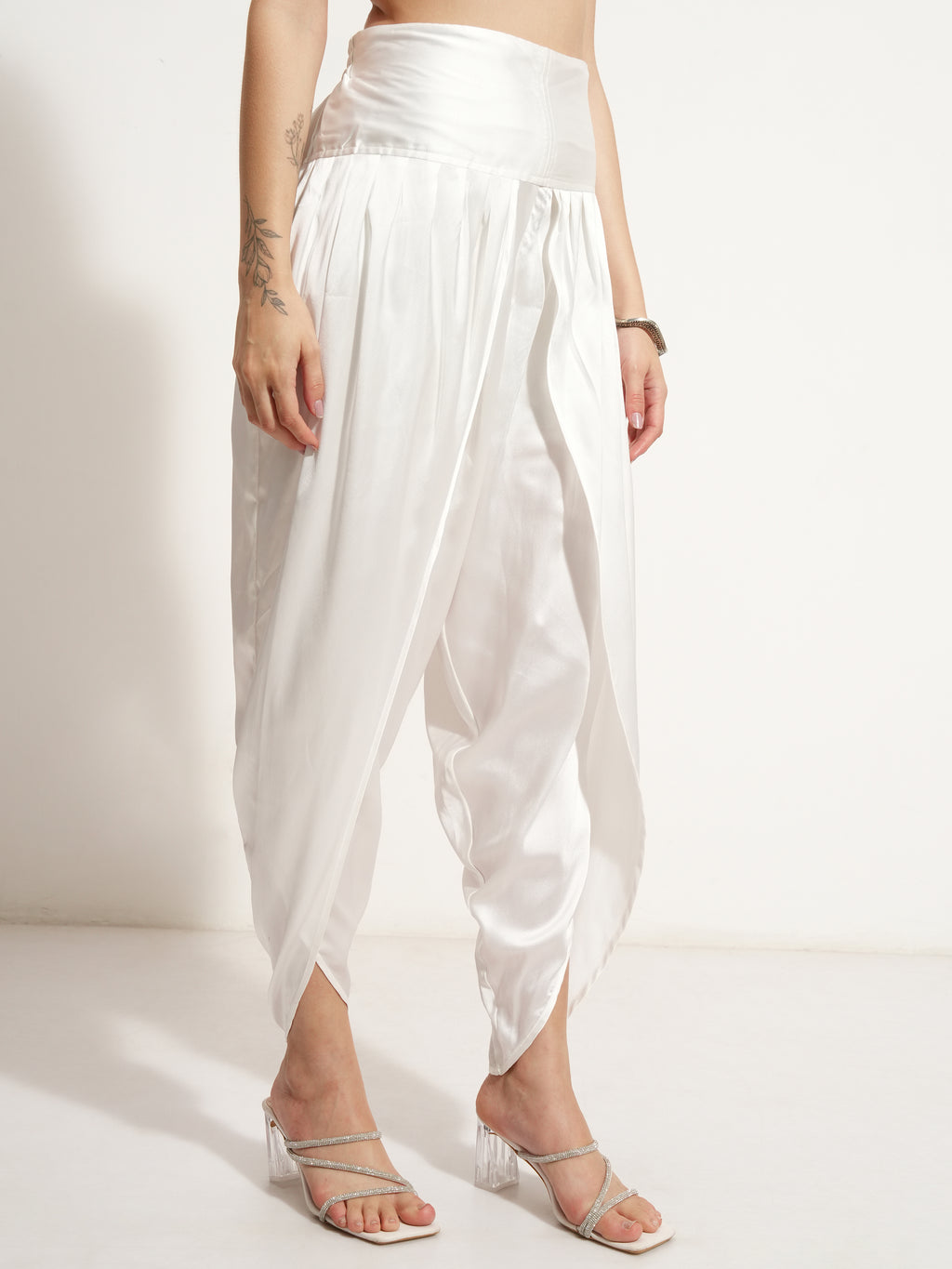 Vishudh Women White Embroidered Kurta With Palazzo - White - Image 8