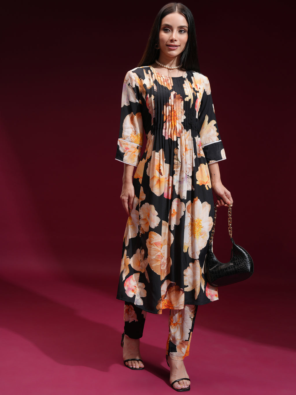 Vishudh Women Black Printed Kurta With Trouser - Black - Image 2