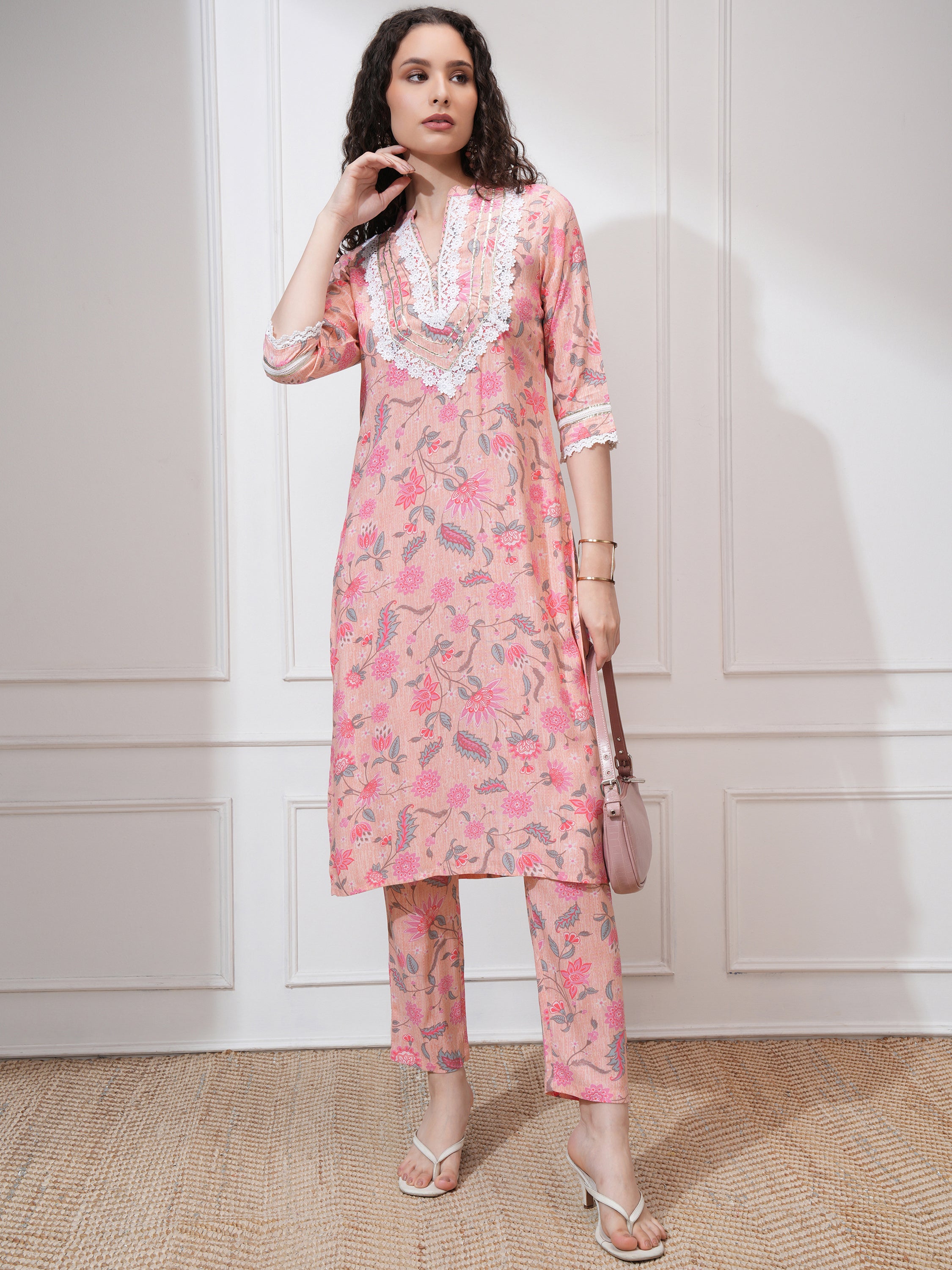 Vishudh Women Pink Kurta With Trouser - Pink - Image 2
