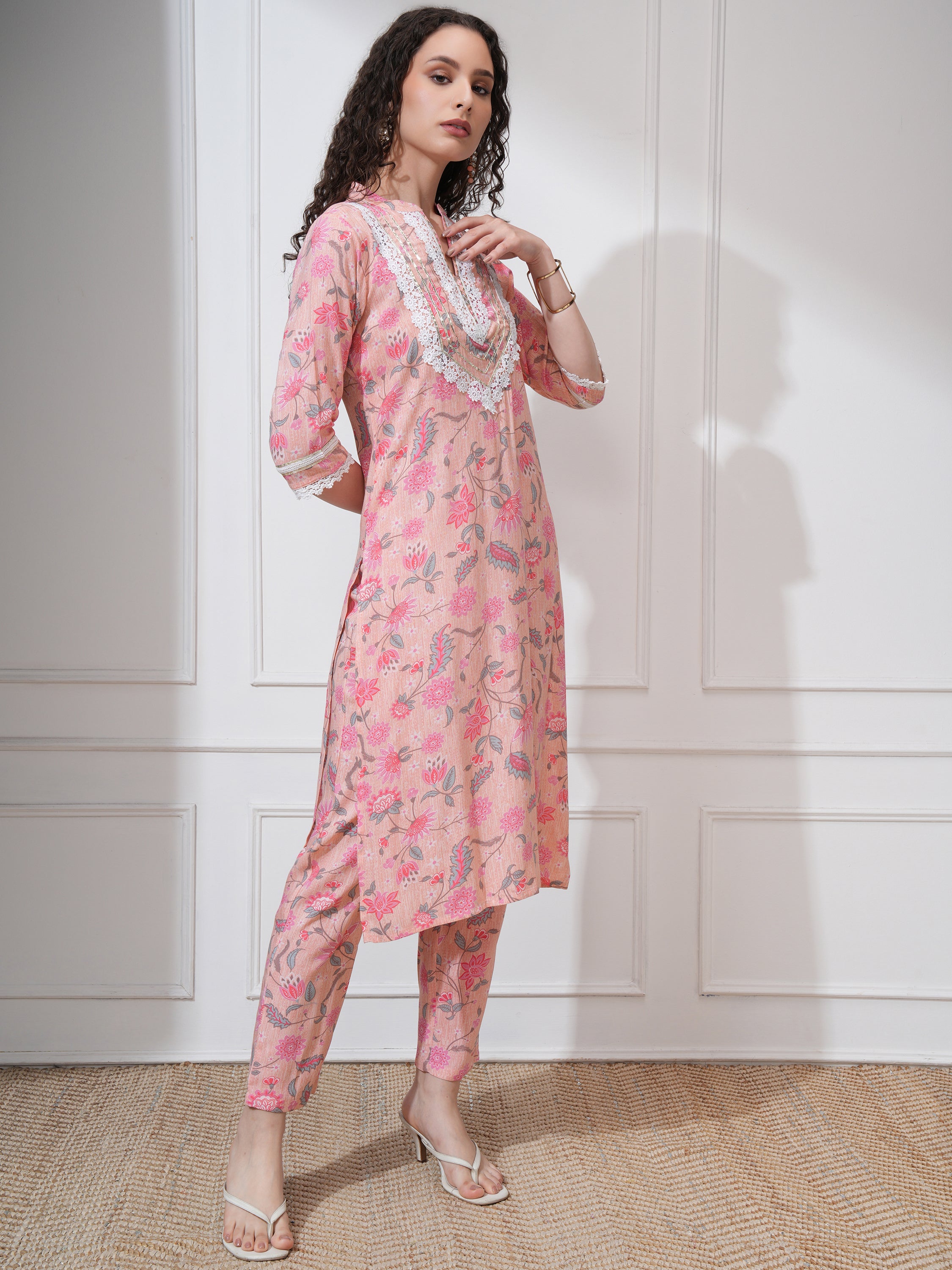 Vishudh Women Pink Kurta With Trouser - Pink - Image 6
