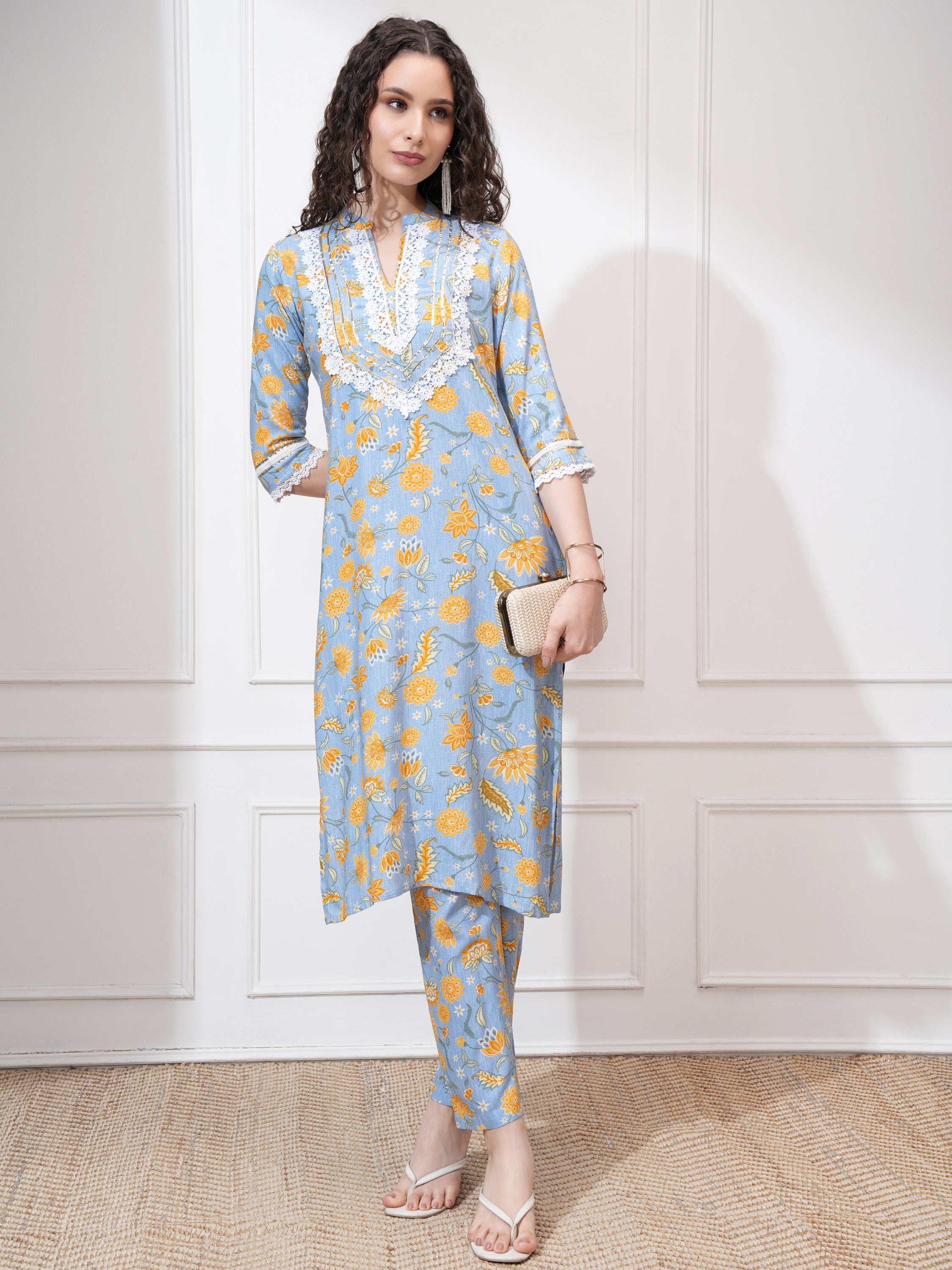 Vishudh Women Blue Kurta With Trouser - Blue - Image 2