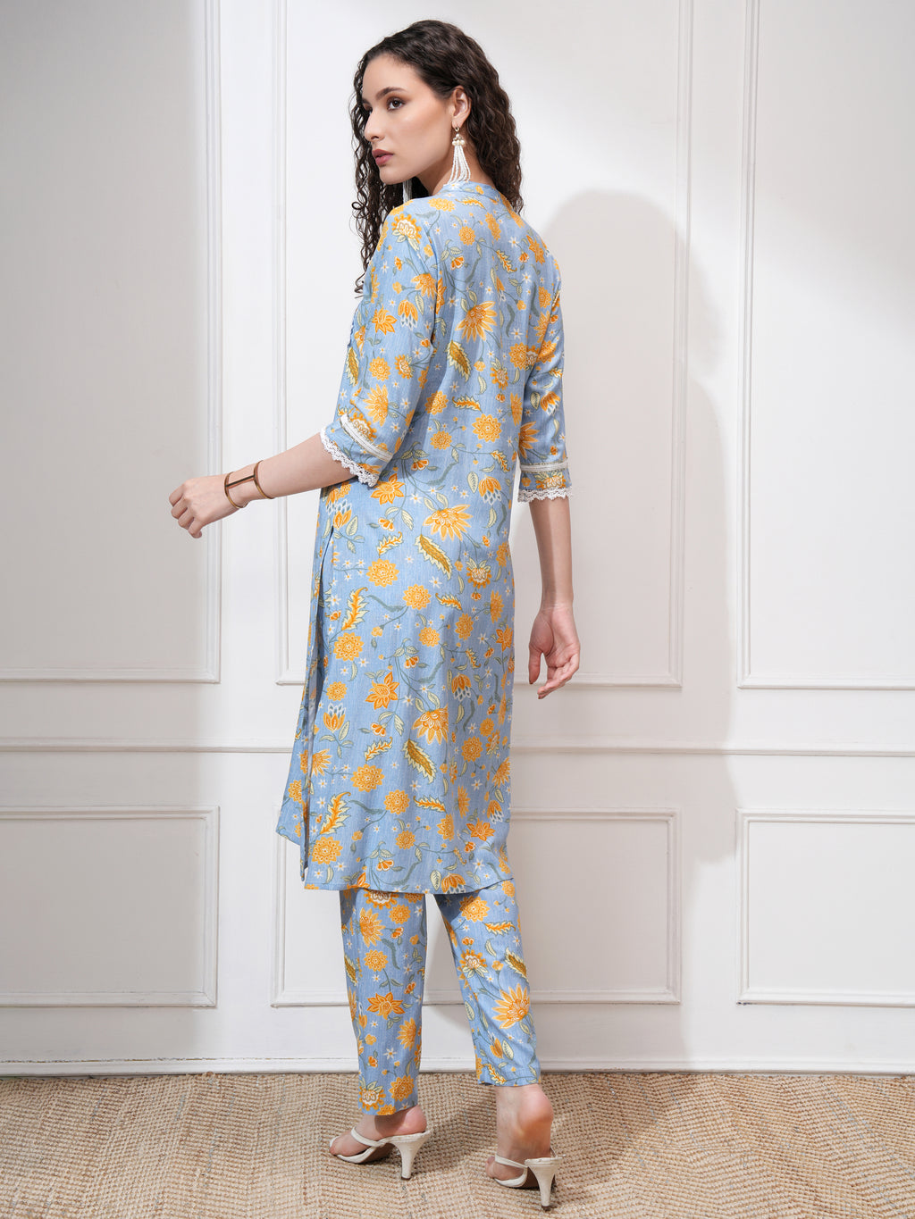 Vishudh Women Blue Kurta With Trouser - Blue - Image 3