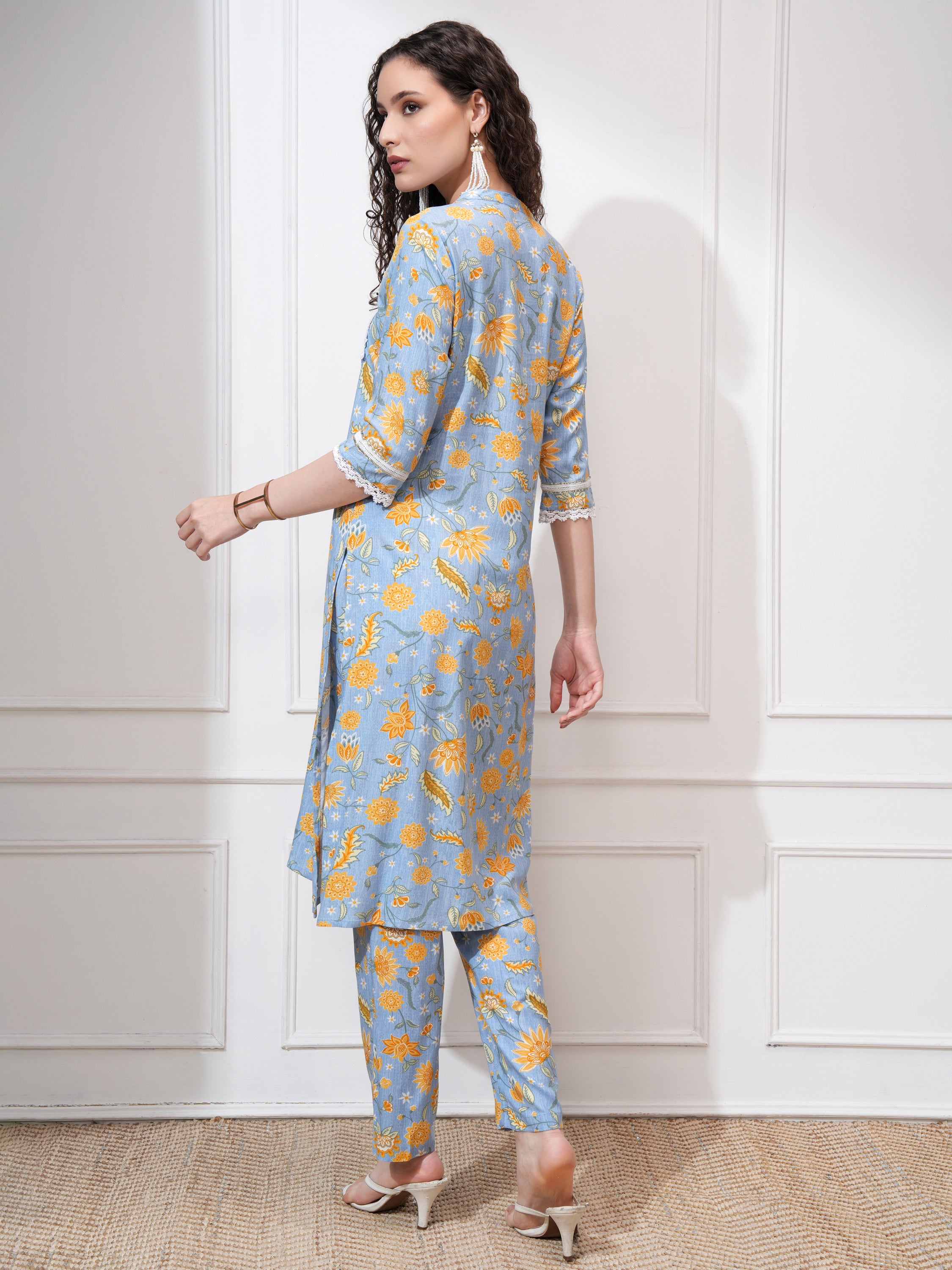 Vishudh Women Blue Kurta With Trouser - Blue - Image 3