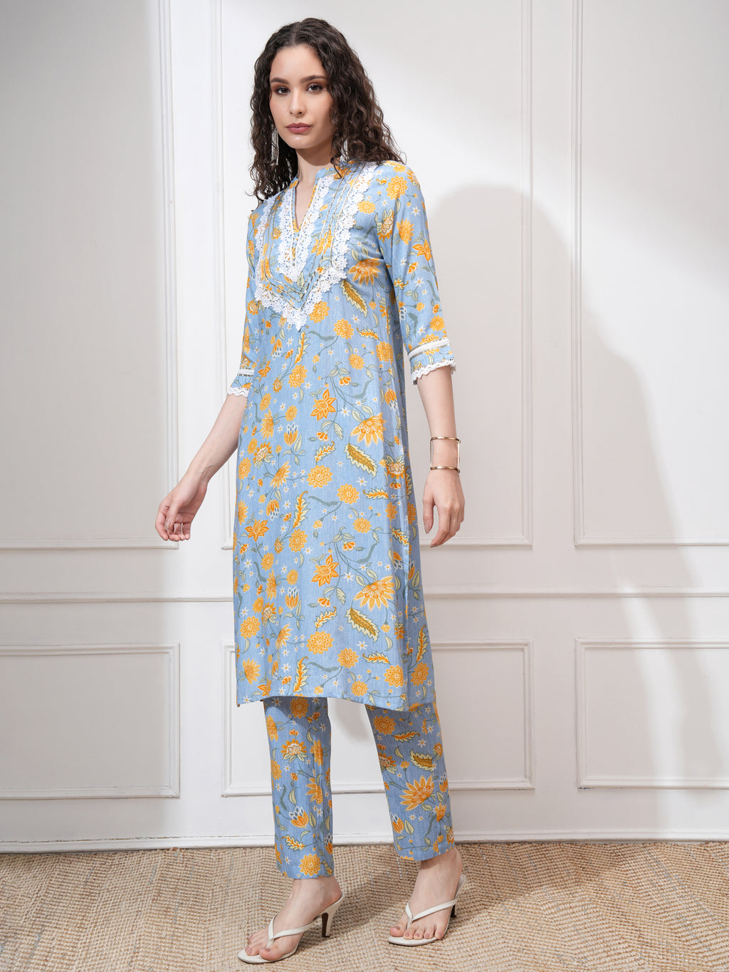Vishudh Women Blue Kurta With Trouser - Blue - Image 4