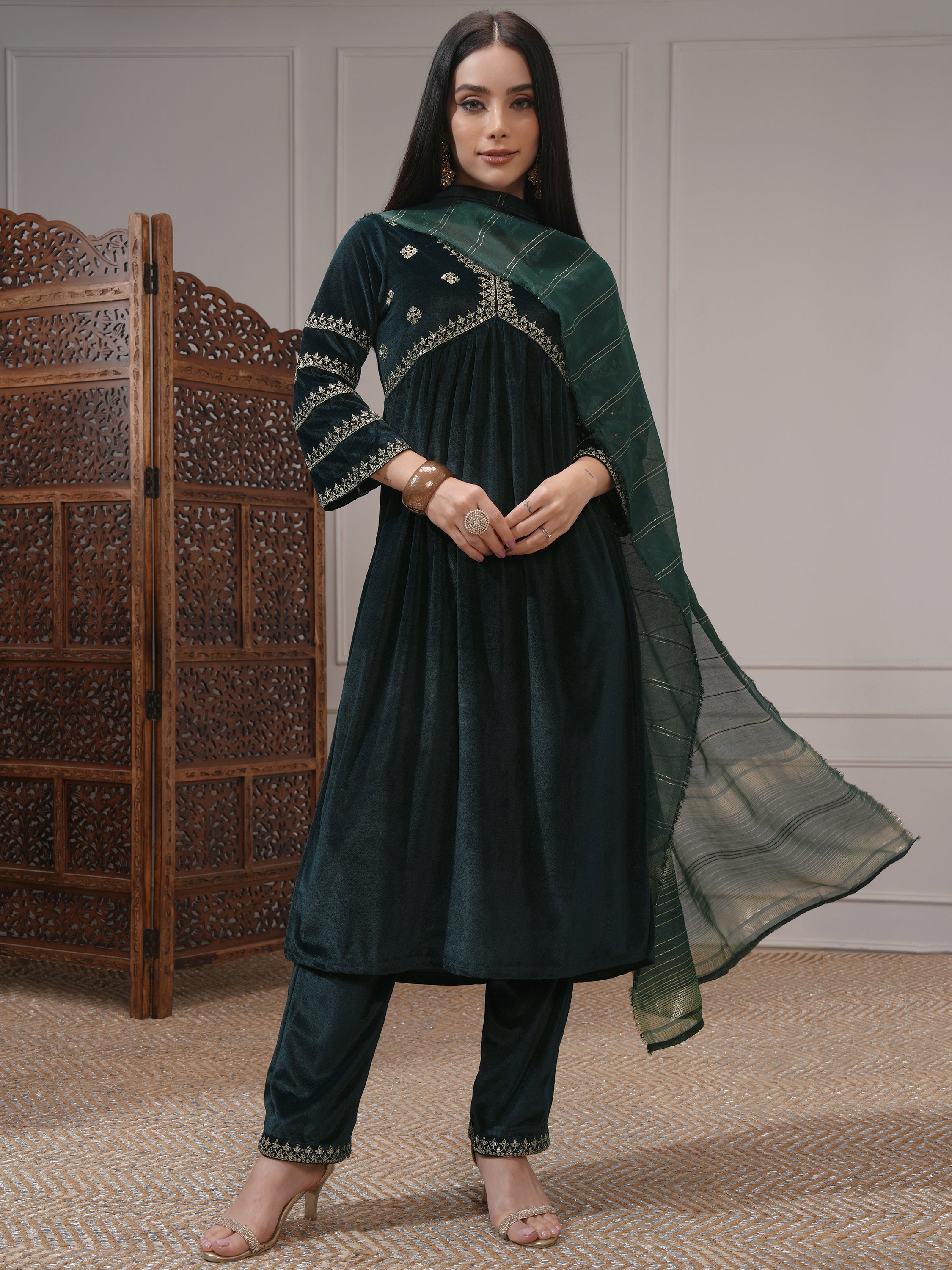 Vishudh Women Green Embroidered Kurta With Trouser And Dupatta - Green - Image 2