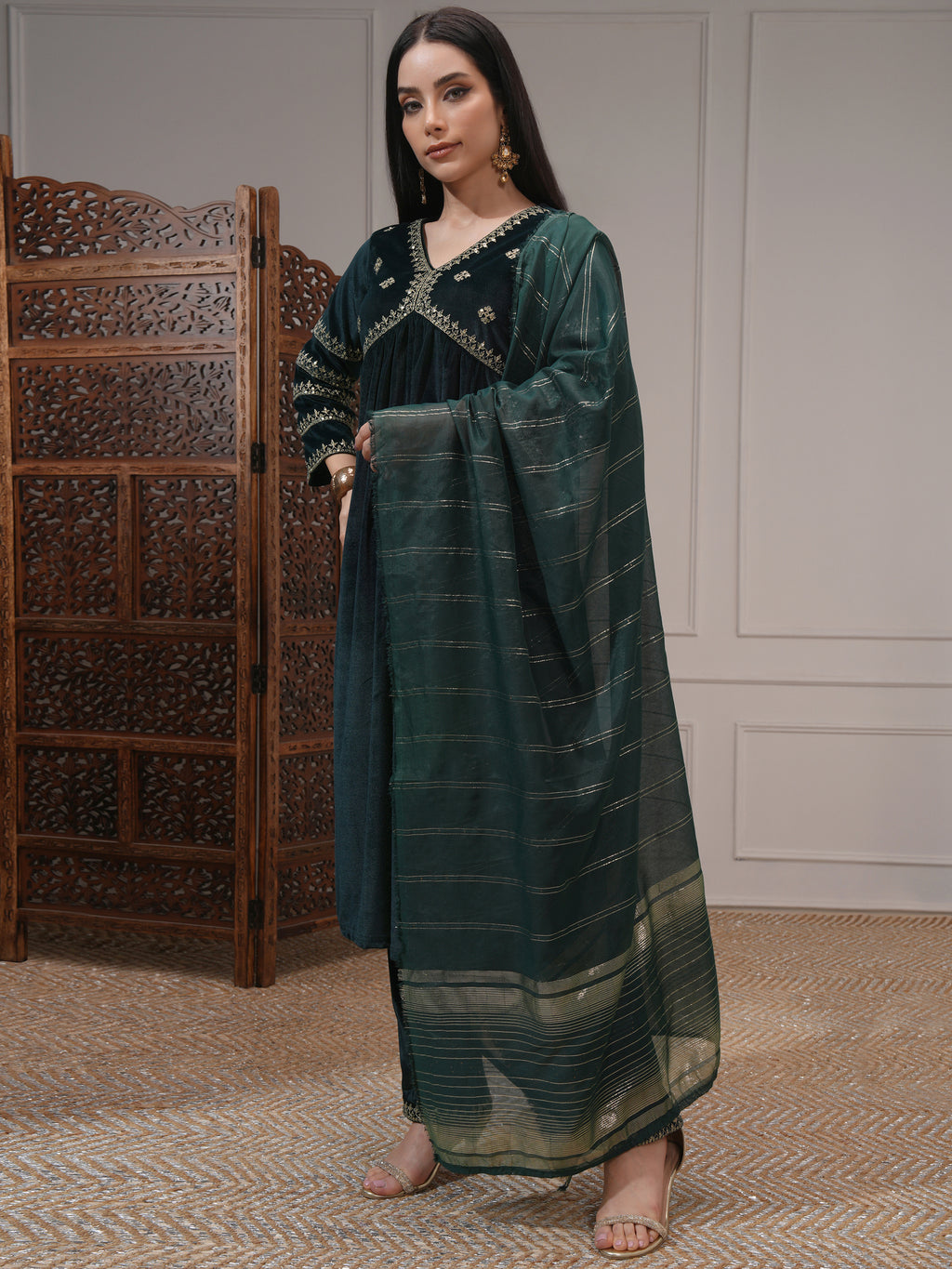 Vishudh Women Green Embroidered Kurta With Trouser And Dupatta - Green - Image 4