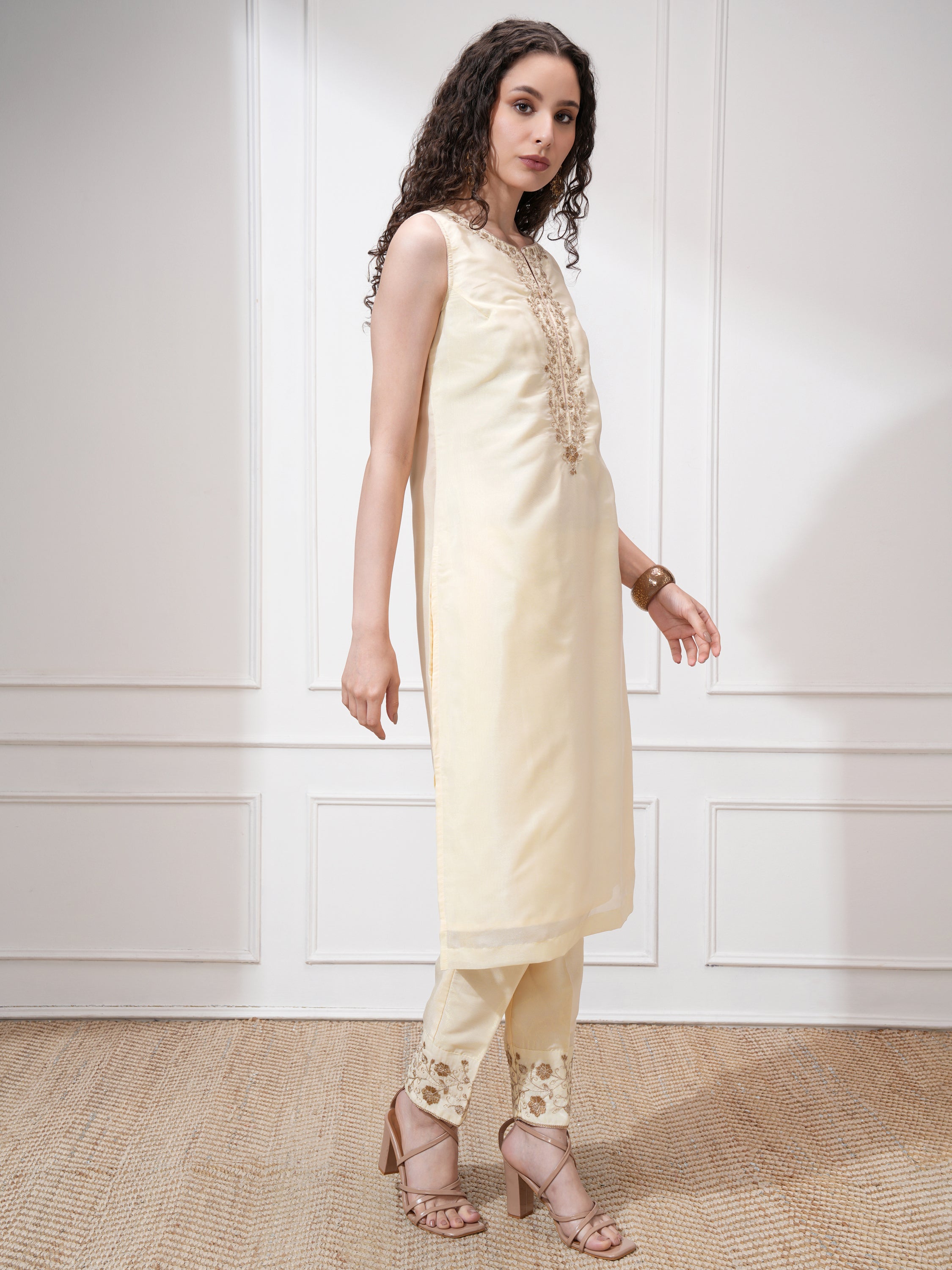 Vishudh Women Cream Kurta With Trouser And Dupatta - Cream - Image 6