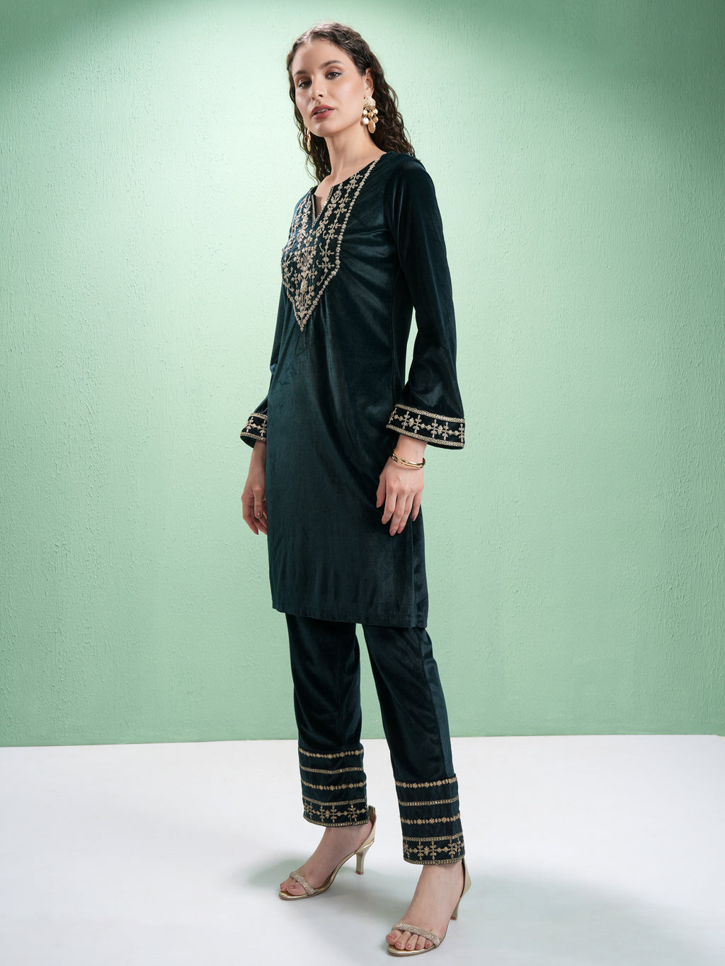 Vishudh Women Green Embroidered Kurta With Trouser And Dupatta - Green - Image 4