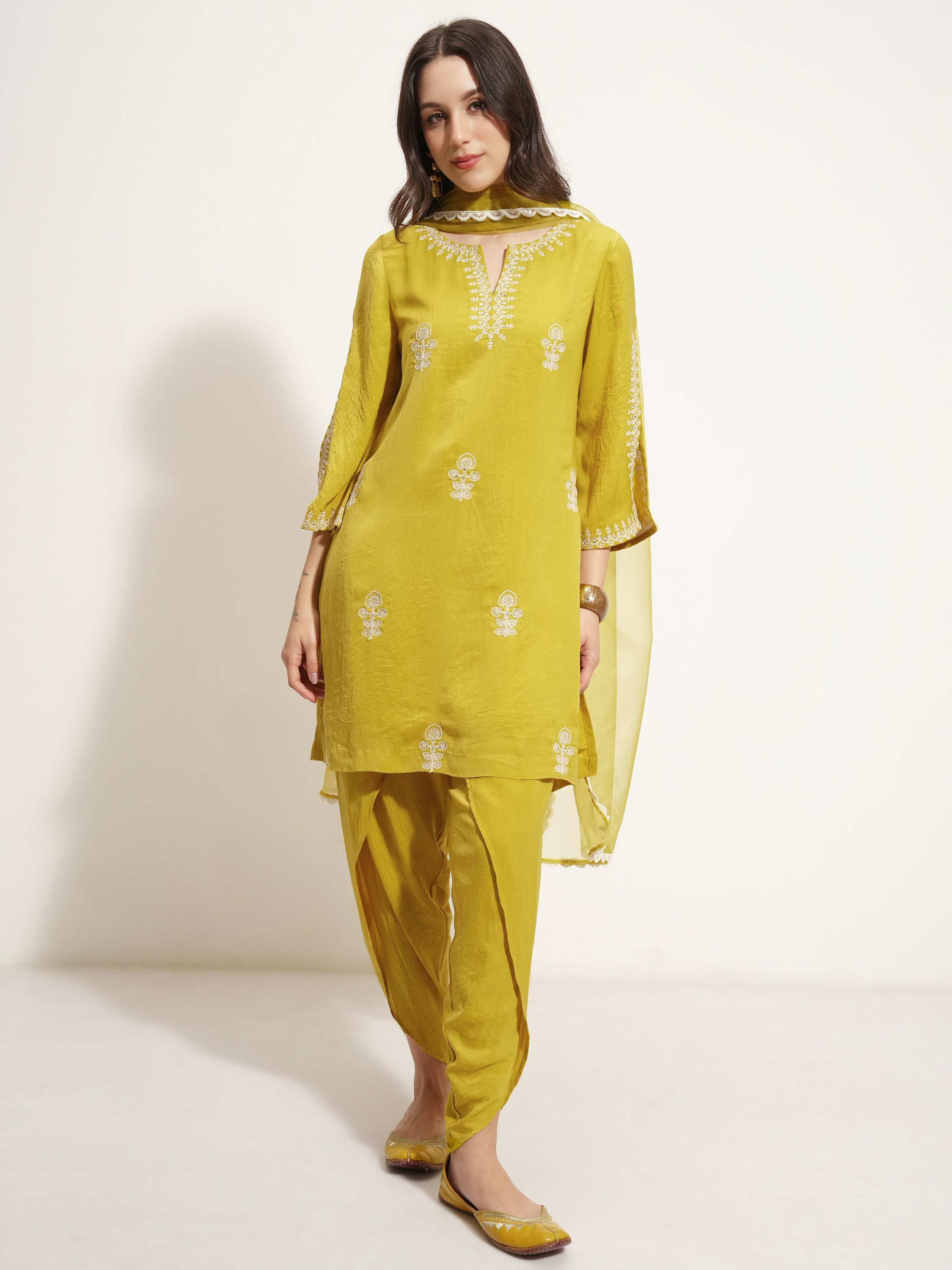 Vishudh Women Green Embroidered Kurta With Trouser And Dupatta - Green - Image 2