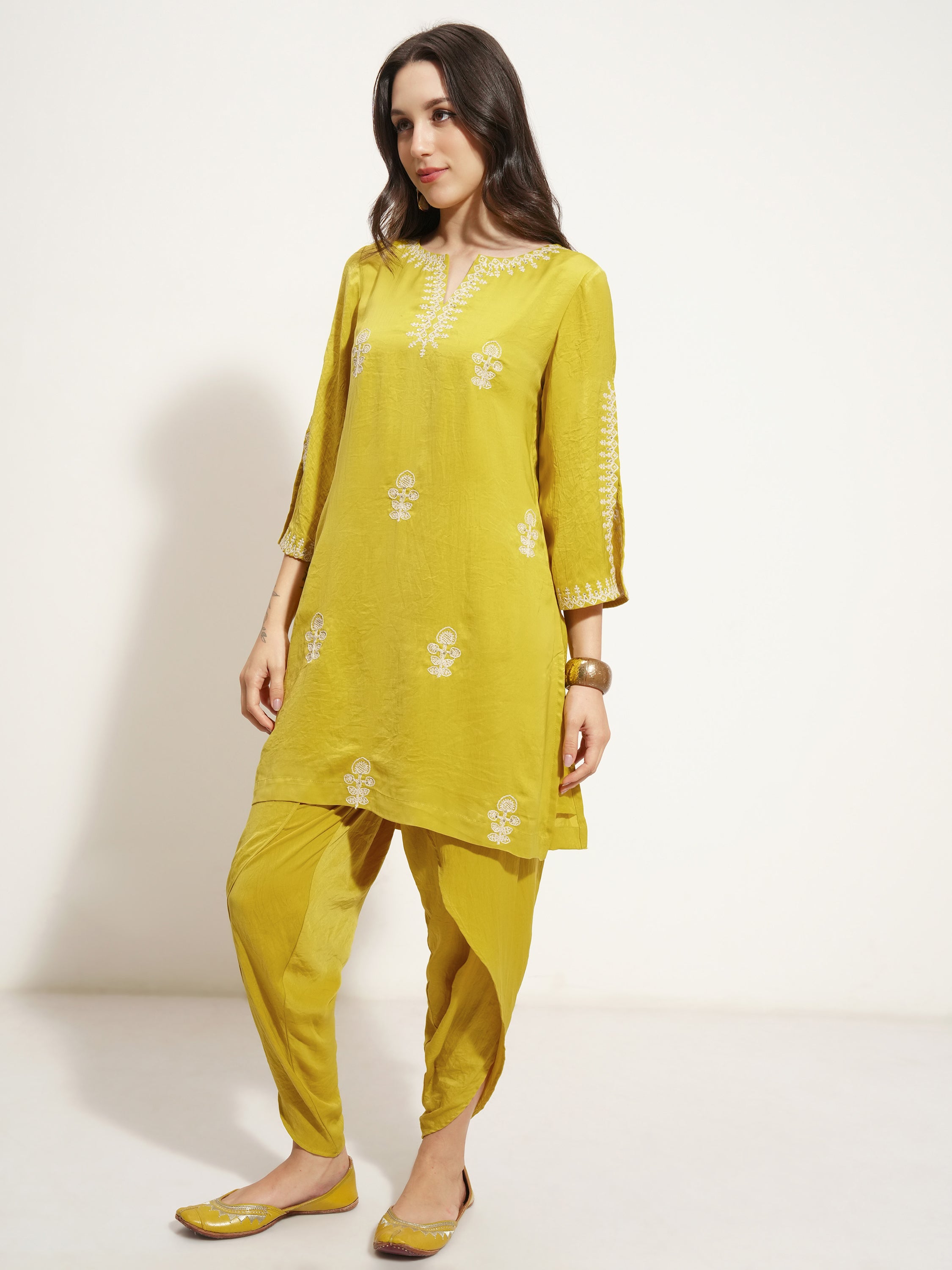 Vishudh Women Green Embroidered Kurta With Trouser And Dupatta - Green - Image 4