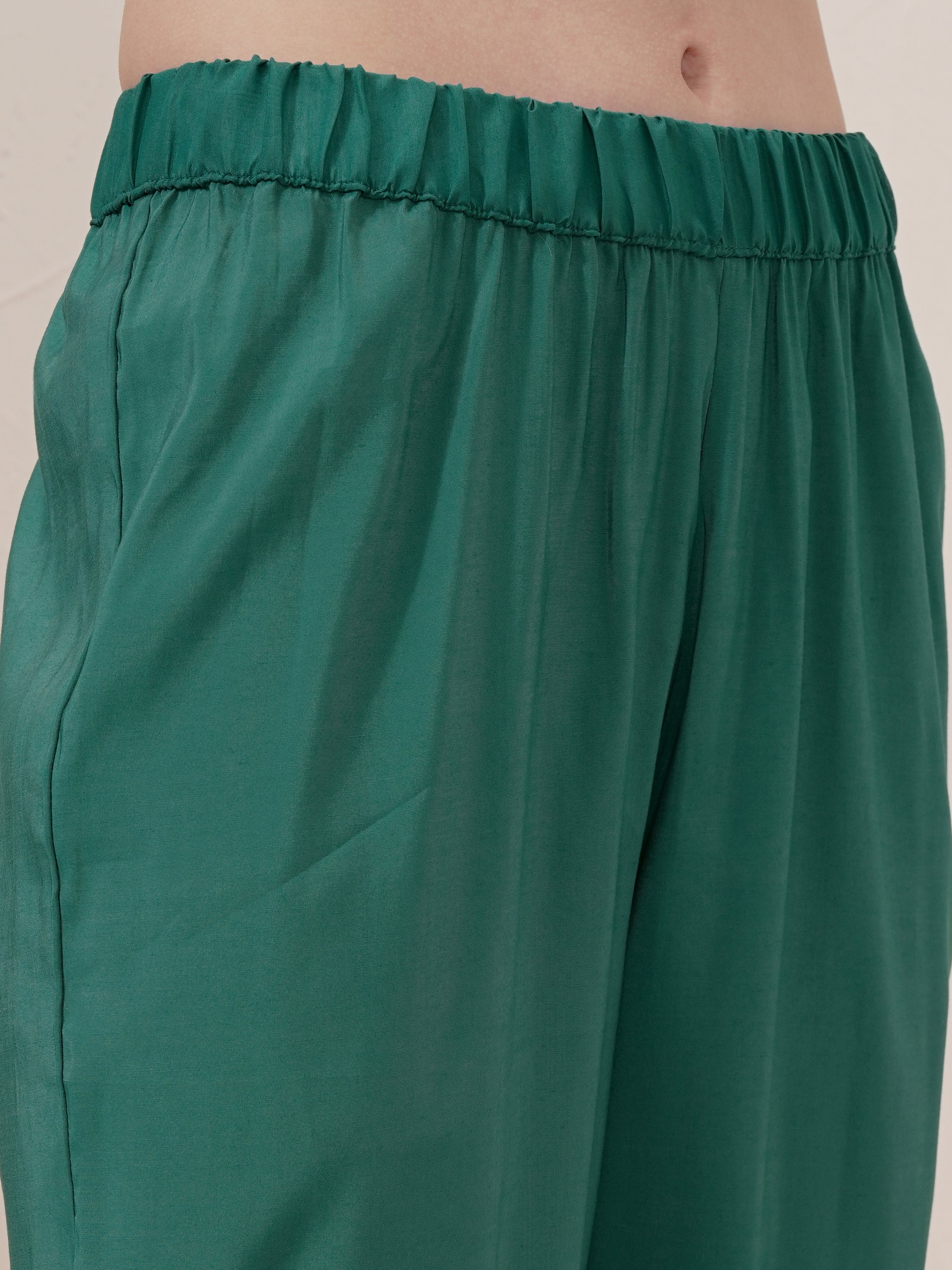 Vishudh Women Green Printed Kurta With Trouser And Dupatta - Green - Image 7