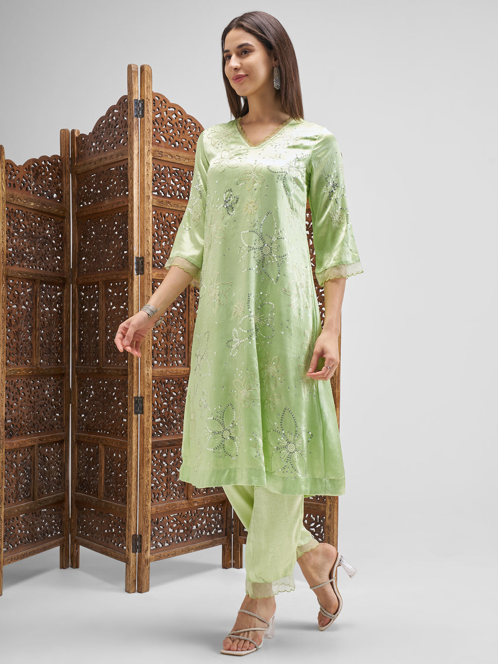 Vishudh Women Green Embroidered Kurta And Trousers - Green - Image 2