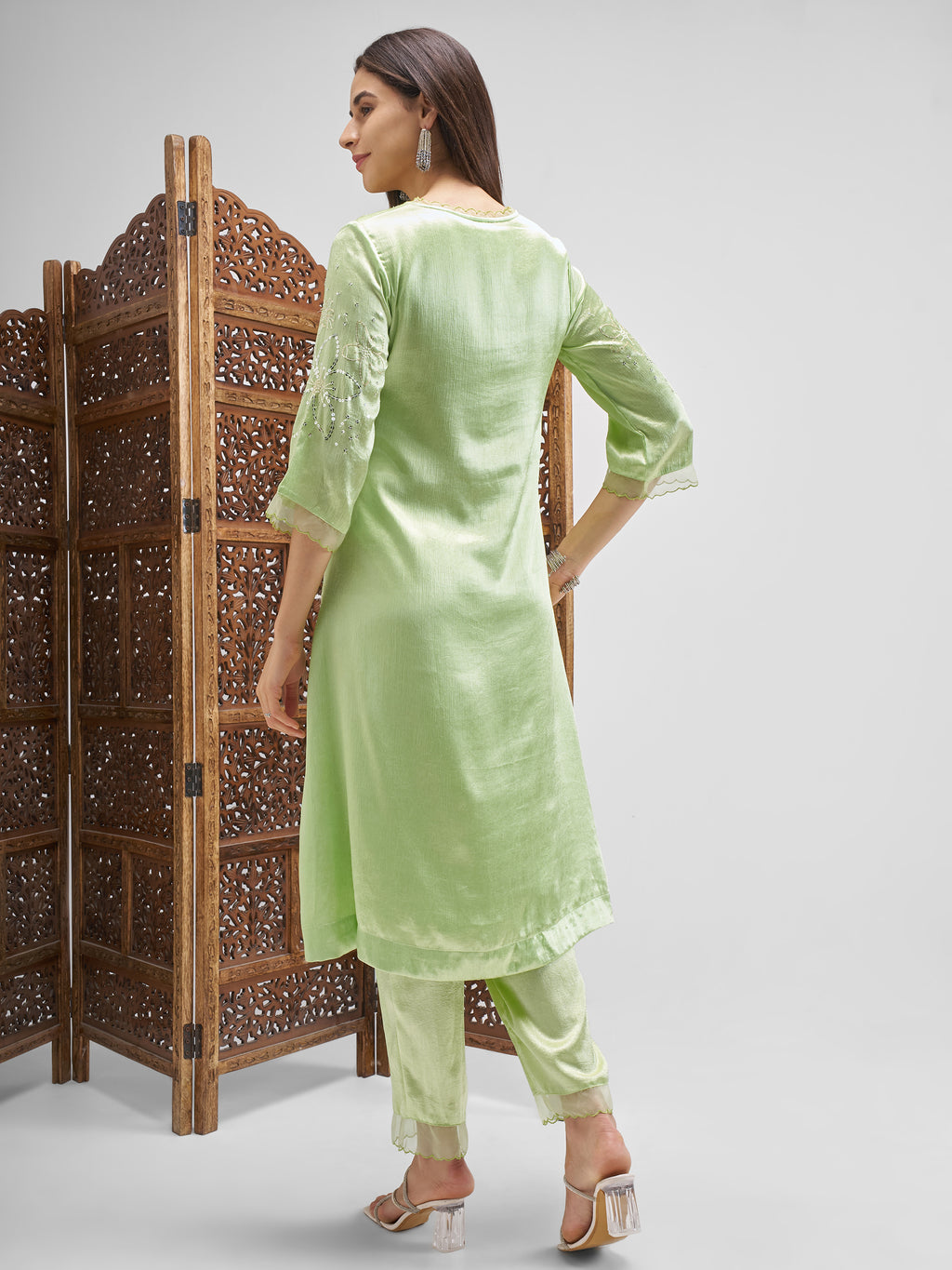 Vishudh Women Green Embroidered Kurta And Trousers - Green - Image 3