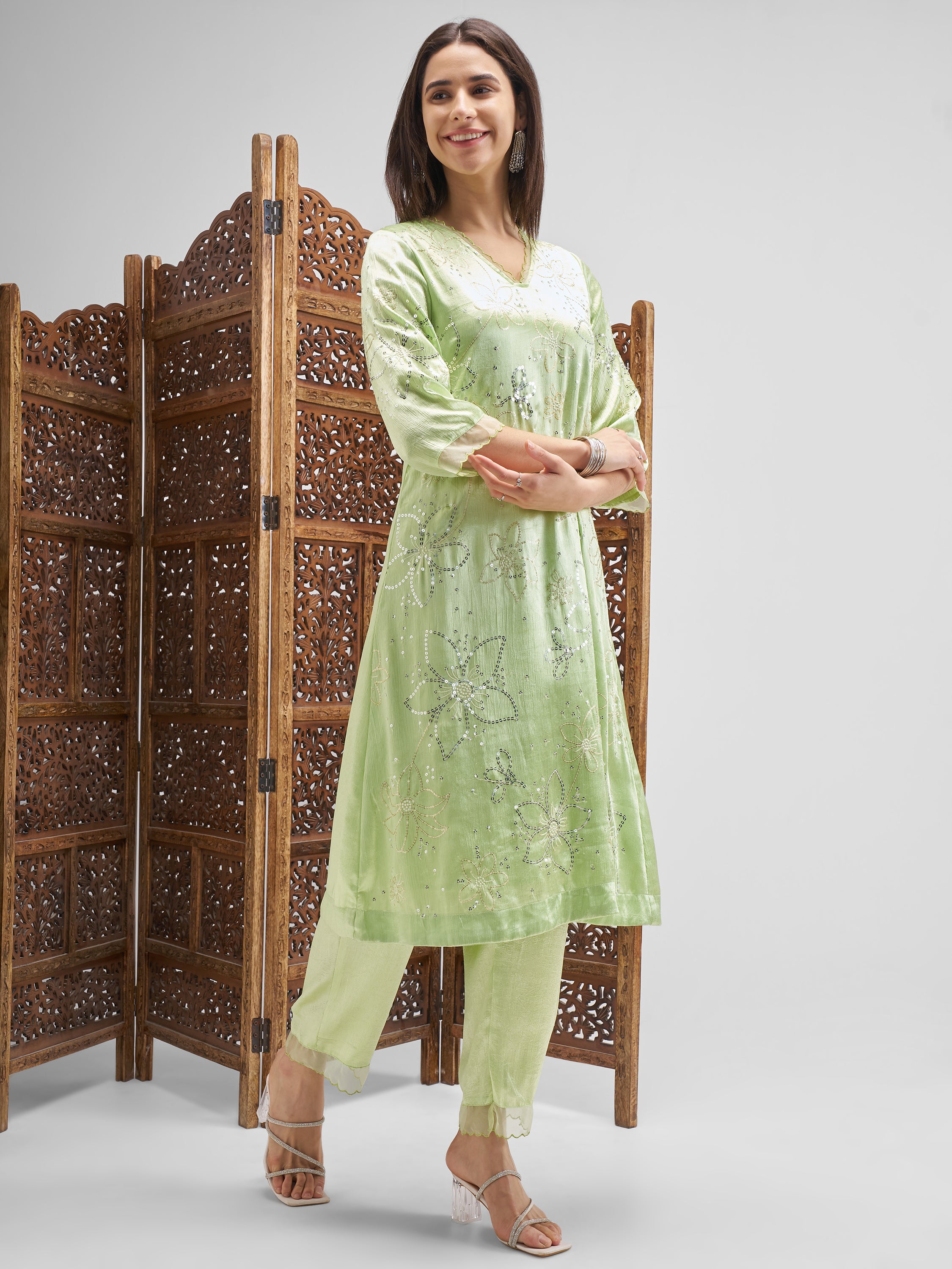 Vishudh Women Green Embroidered Kurta And Trousers - Green - Image 4