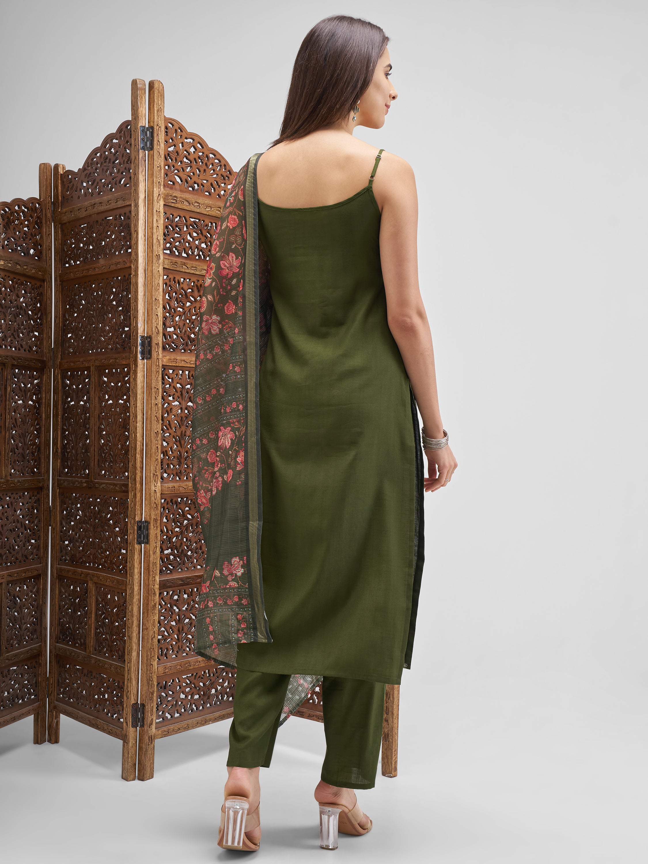 Vishudh Women Green Embroidered Kurta And Trousers With Dupatta - Green - Image 3