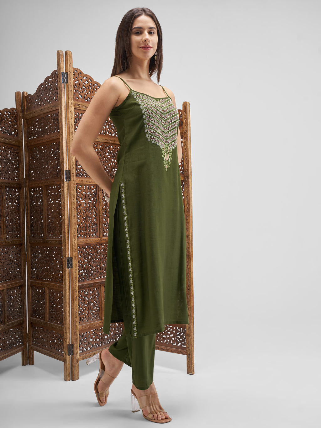 Vishudh Women Green Embroidered Kurta And Trousers With Dupatta - Green - Image 4