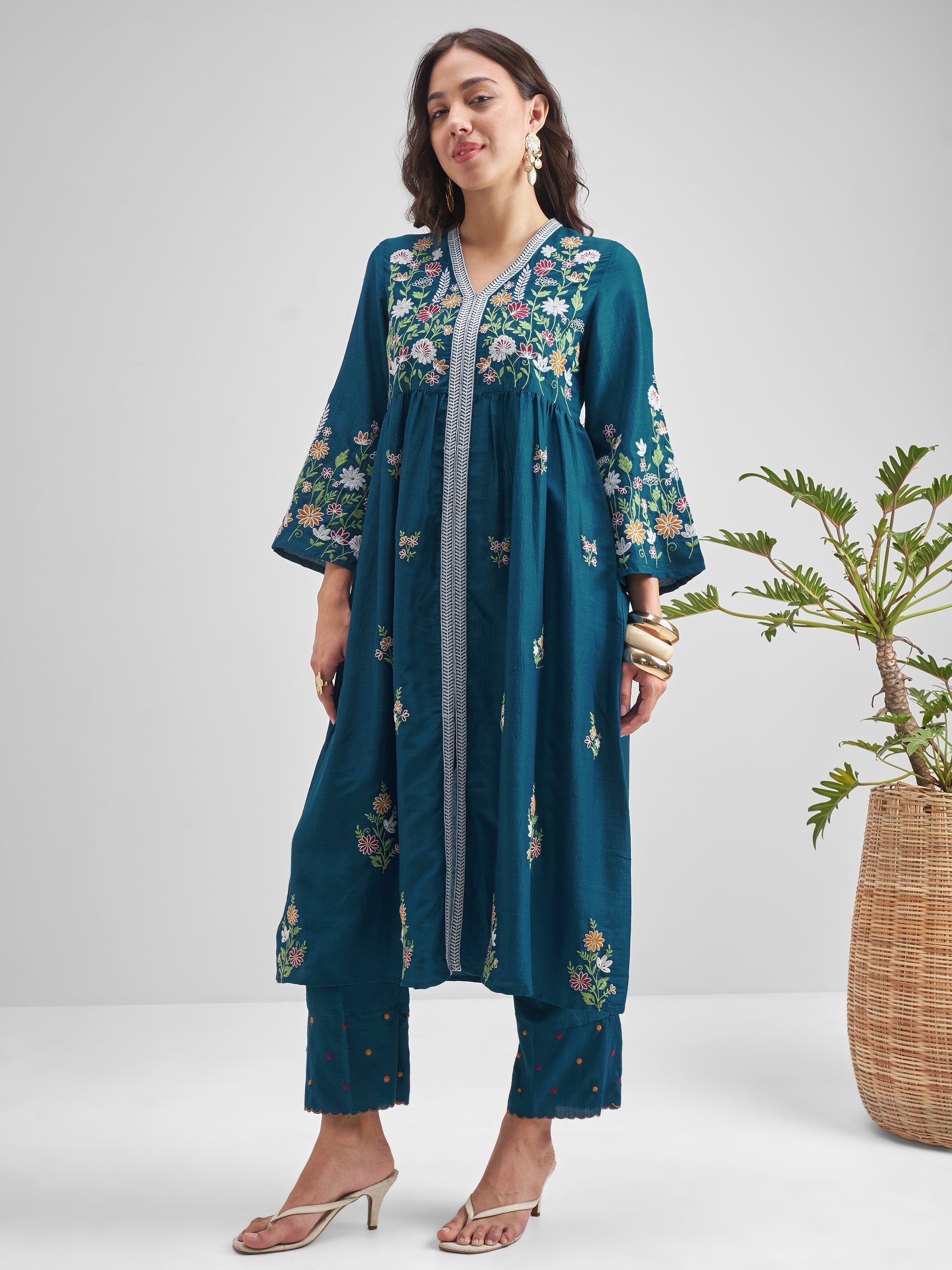 Vishudh Women Blue Embroidered Kurta With Trouser - Blue - Image 2