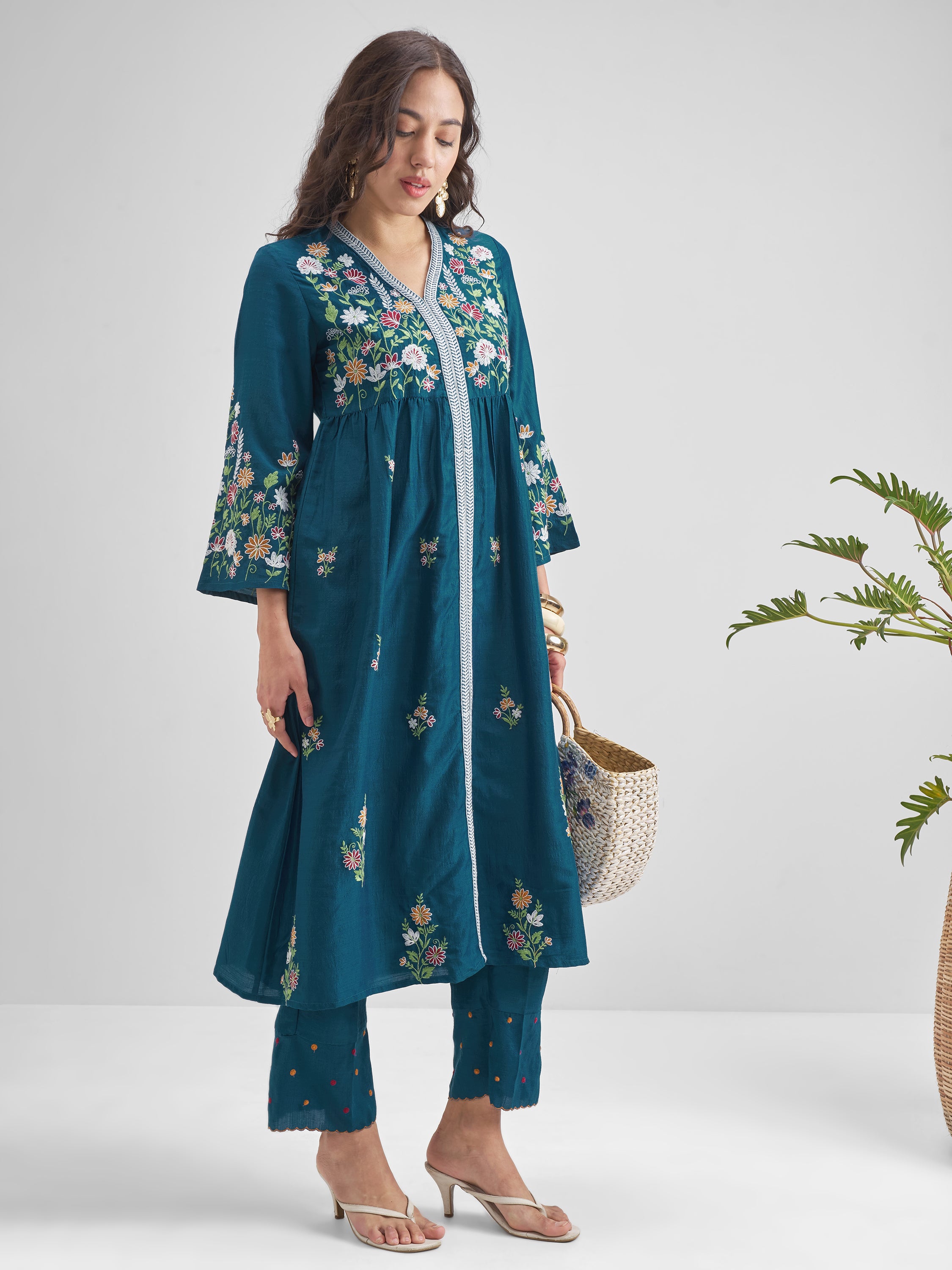 Vishudh Women Blue Embroidered Kurta With Trouser - Blue - Image 4