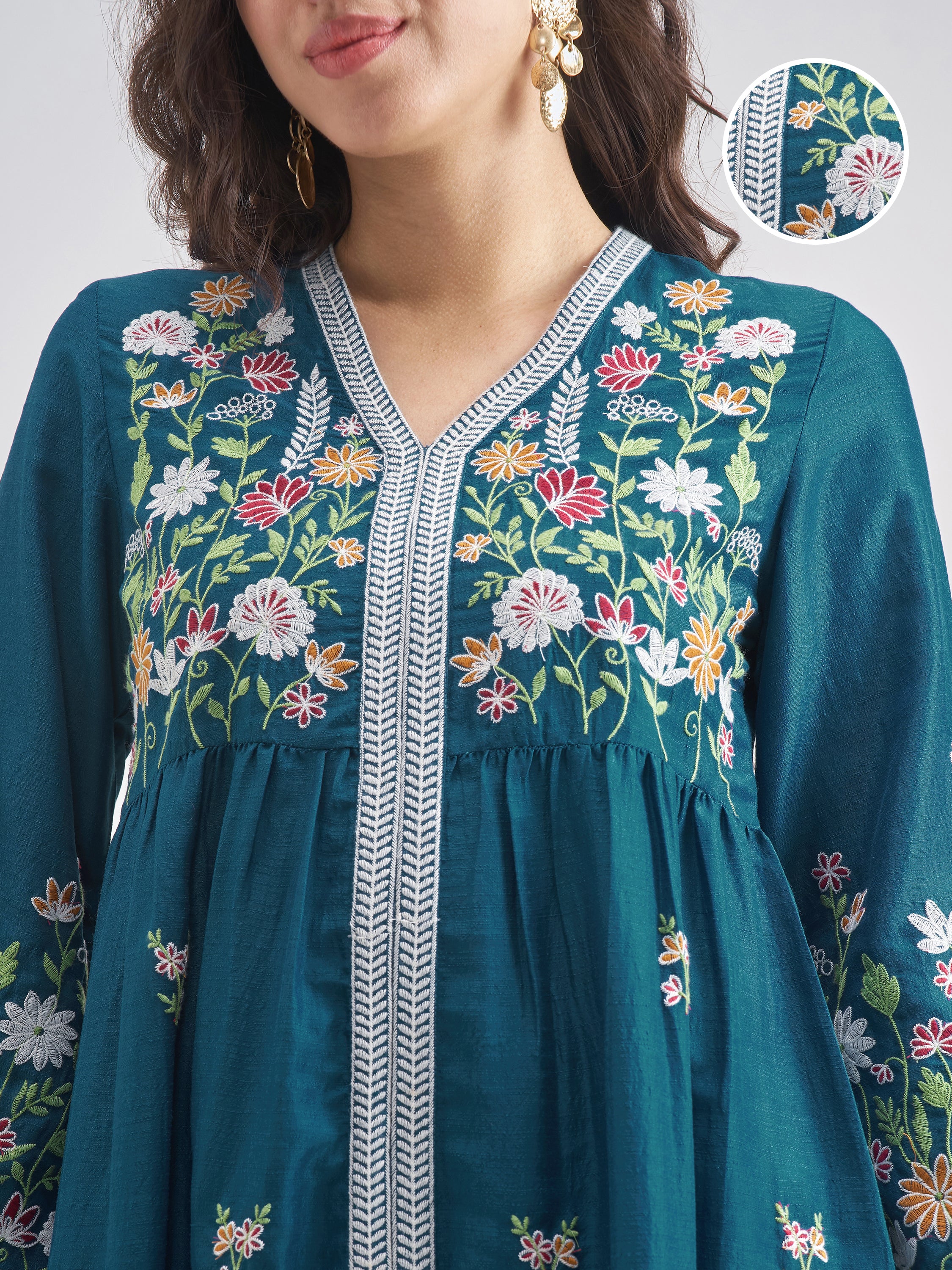 Vishudh Women Blue Embroidered Kurta With Trouser - Blue - Image 5