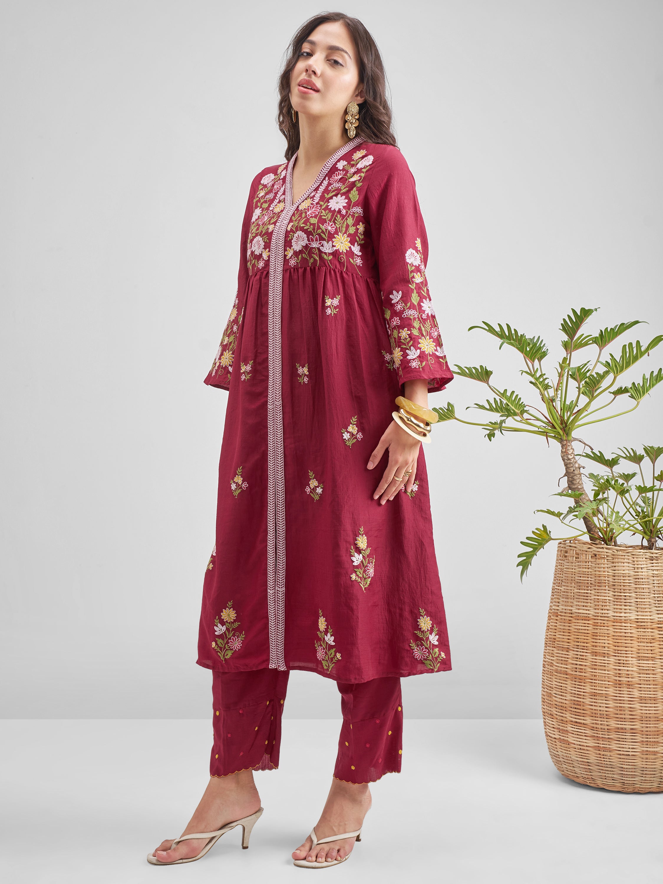 Vishudh Women Maroon Embroidered Kurta With Trouser - Maroon - Image 2