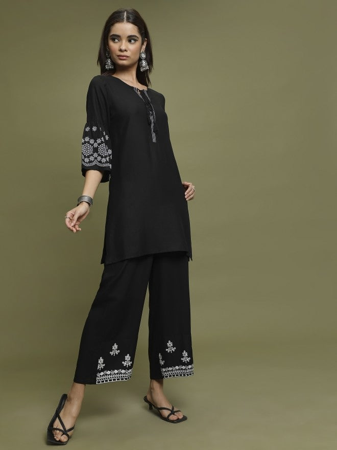 Vishudh Women Black Printed Straight Kurta - Black - Image 4