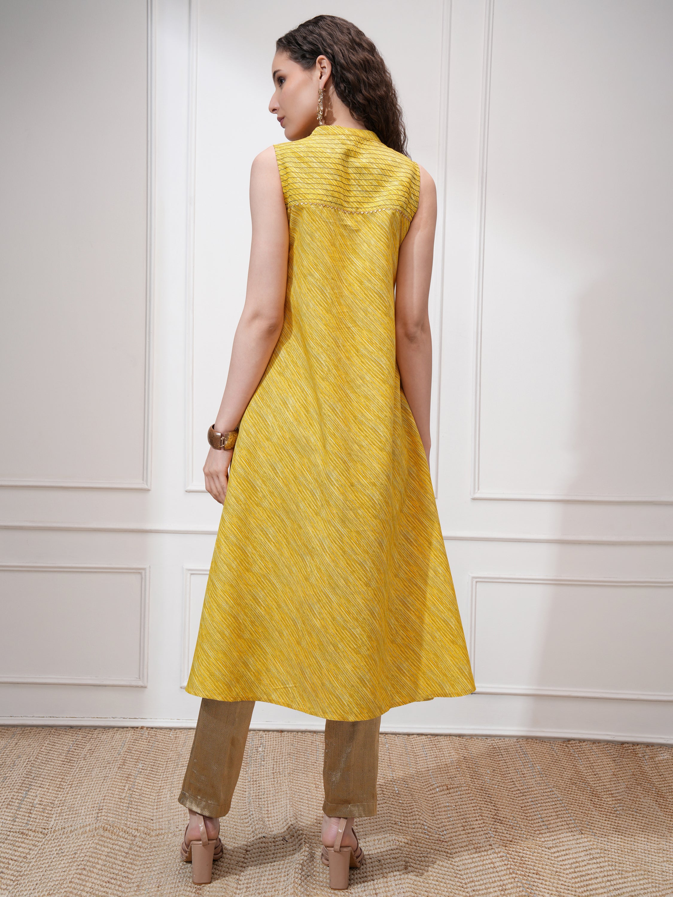 Vishudh Women Yellow Self Design Straight Kurta - Yellow - Image 3