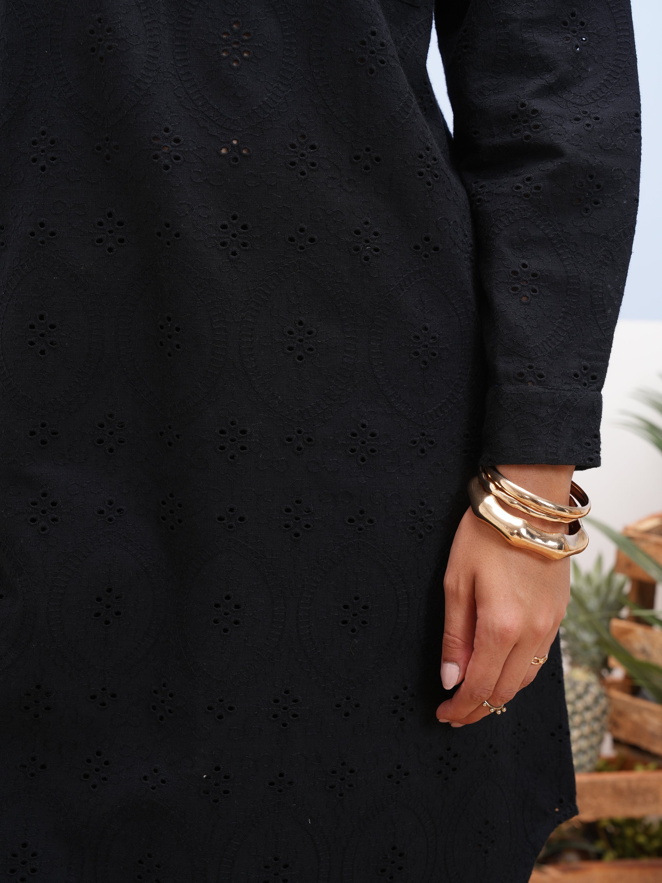 Vara By Vishudh Women Black Embroidered Straight Kurta - Black - Image 6