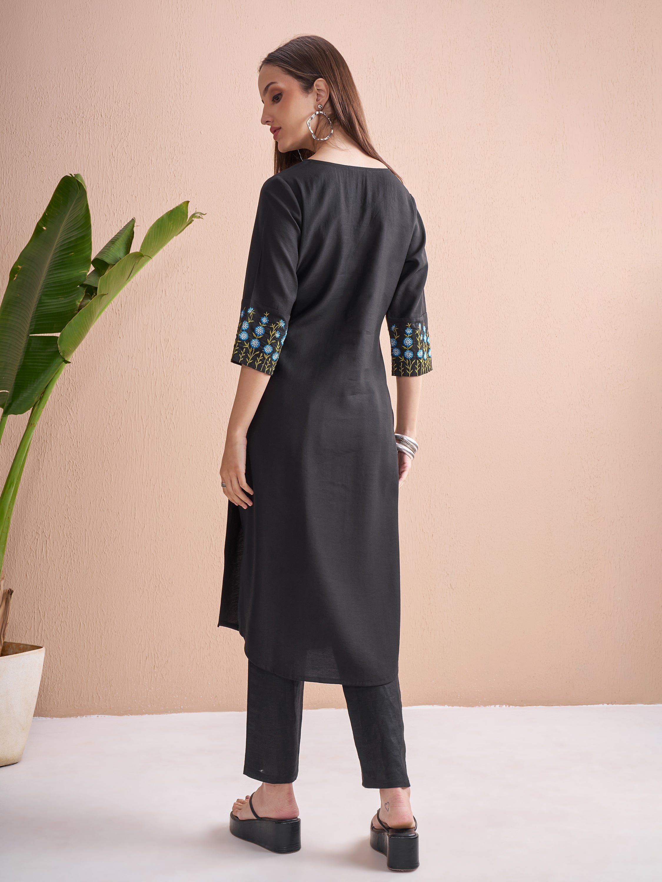 Vishudh Women Black Embroidered Straight Kurta - Black - Image 3