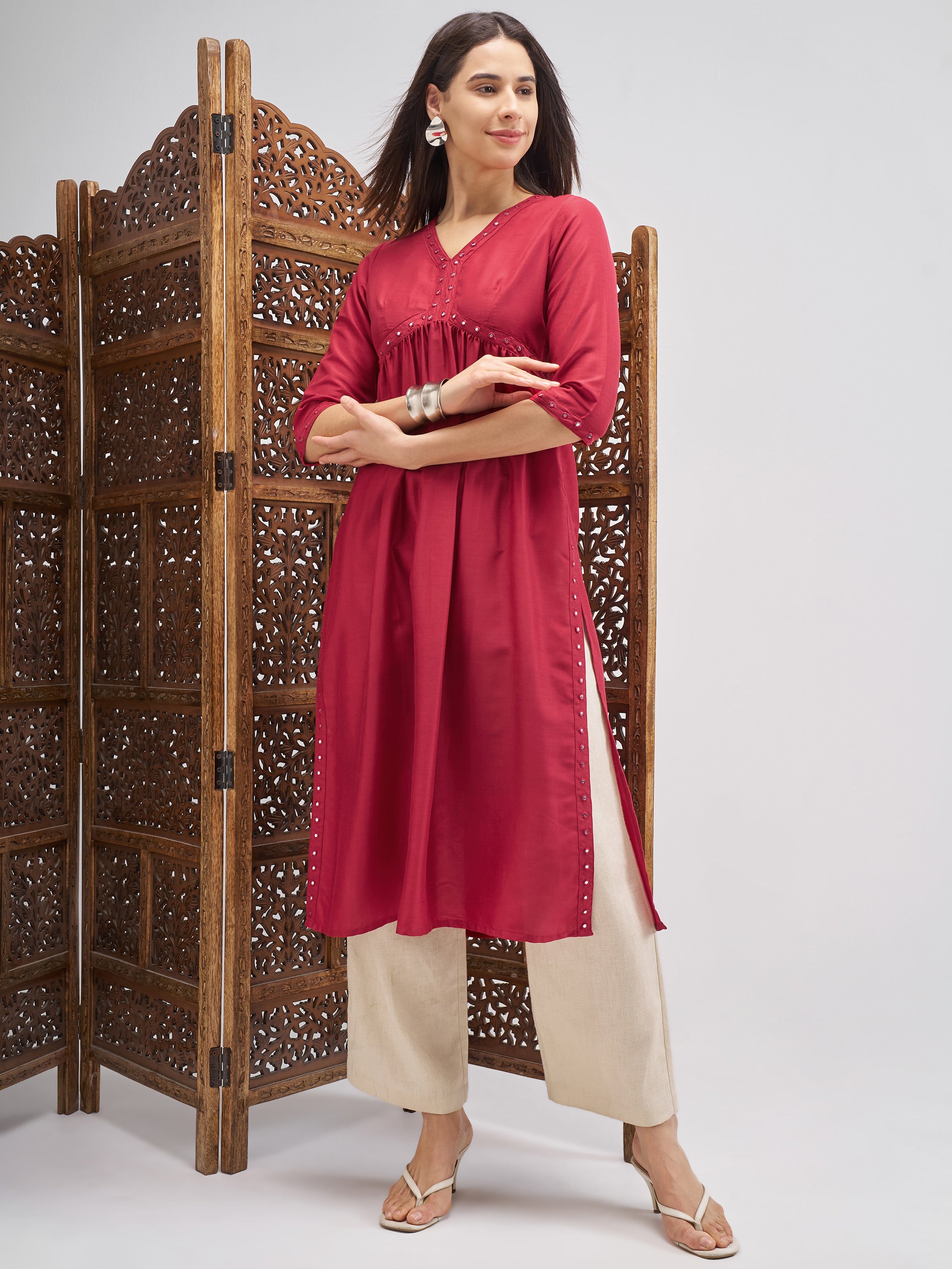 Vishudh Women Maroon Embroidered Straight Kurta - Maroon - Image 1