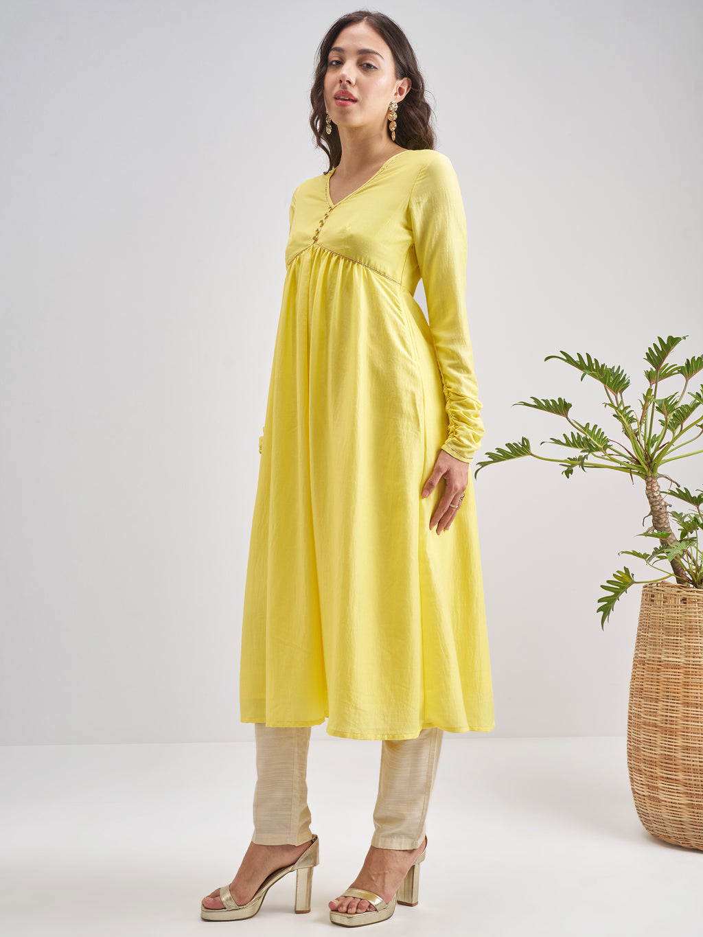 Vishudh Women Yellow Solid Anarkali Kurta - Yellow - Image 2