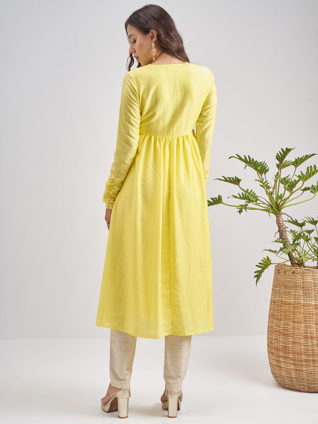 Vishudh Women Yellow Solid Anarkali Kurta - Yellow - Image 3