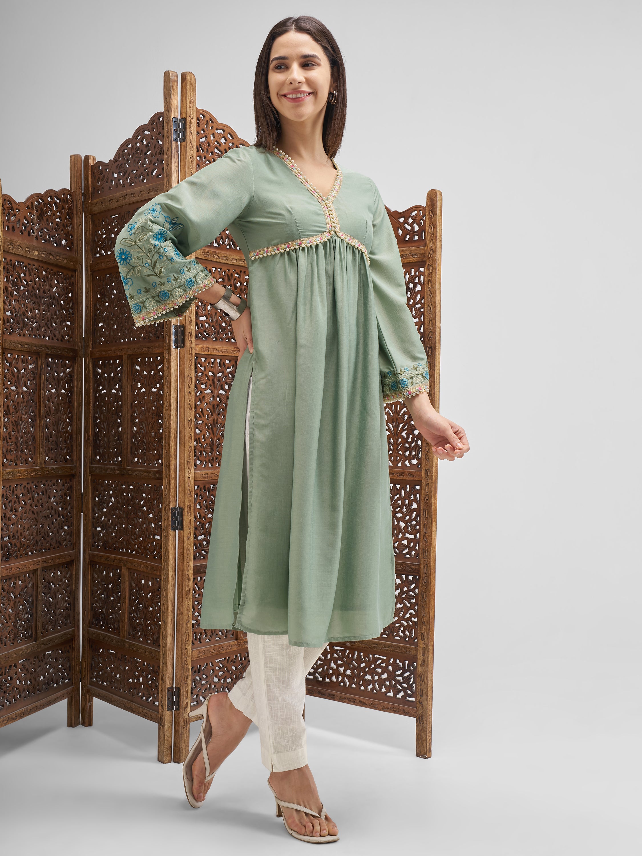 Vishudh Women Green Embroidered Anarkali Kurta - Green - Image 4