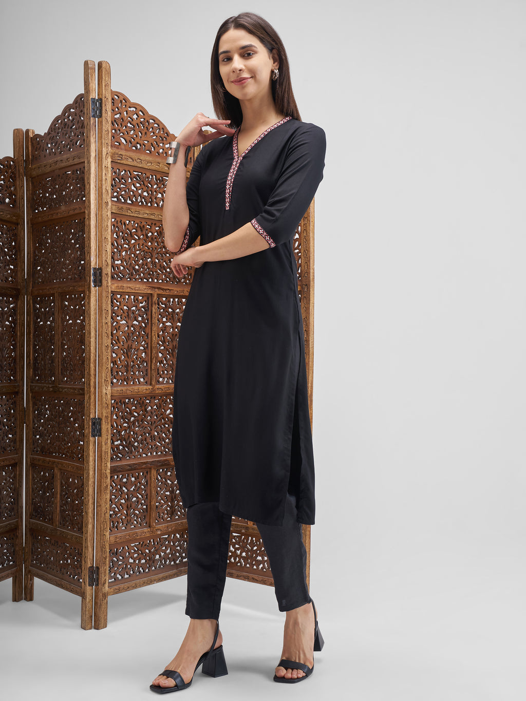Vishudh Women Black Embroidered Straight Kurta - Black - Image 2