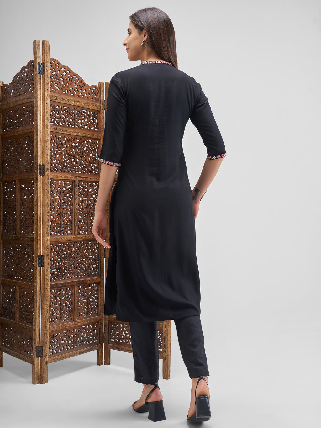 Vishudh Women Black Embroidered Straight Kurta - Black - Image 3