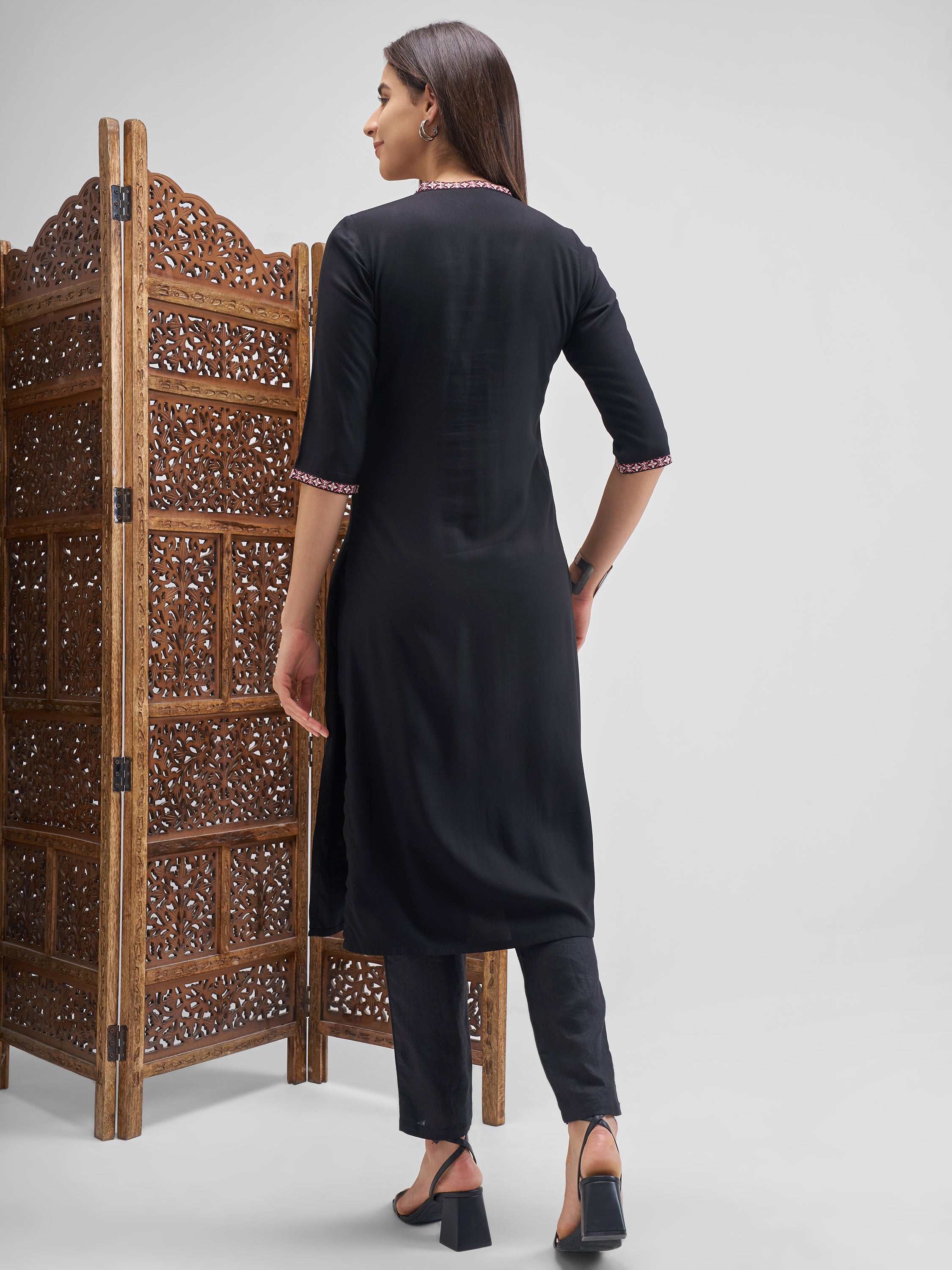 Vishudh Women Black Embroidered Straight Kurta - Black - Image 3
