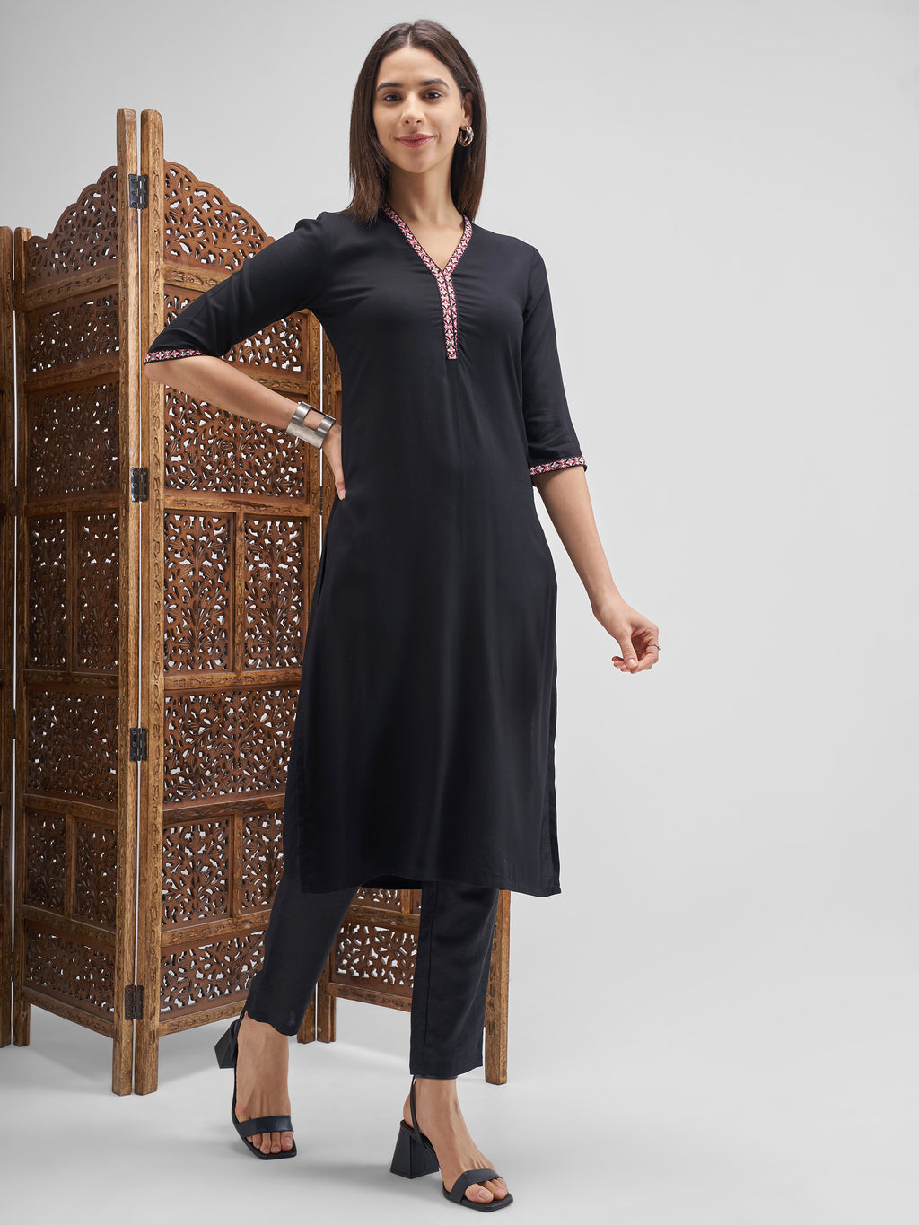 Vishudh Women Black Embroidered Straight Kurta - Black - Image 4