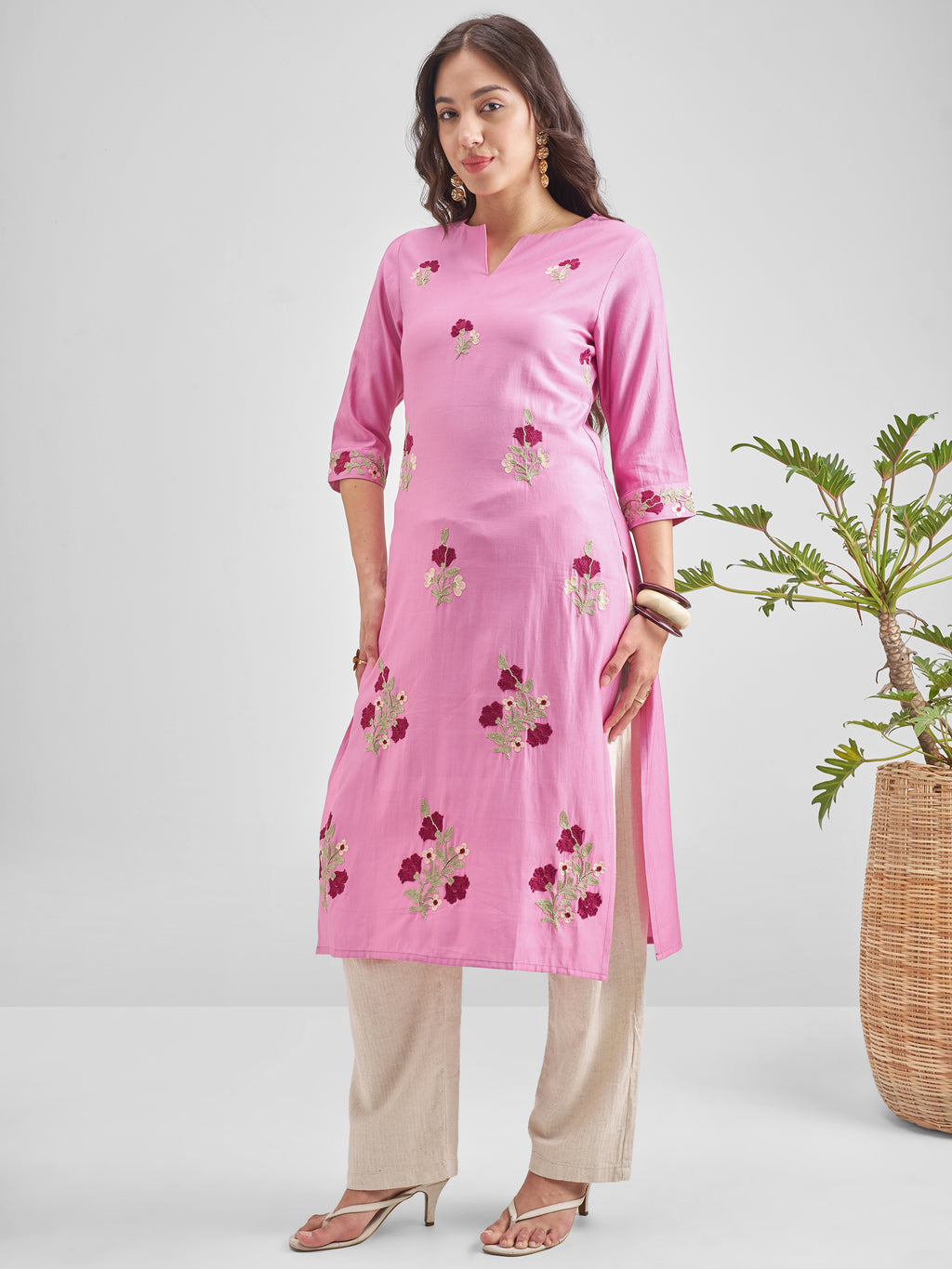 Vishudh Women Pink Embroidered Straight Kurta - Pink - Image 2