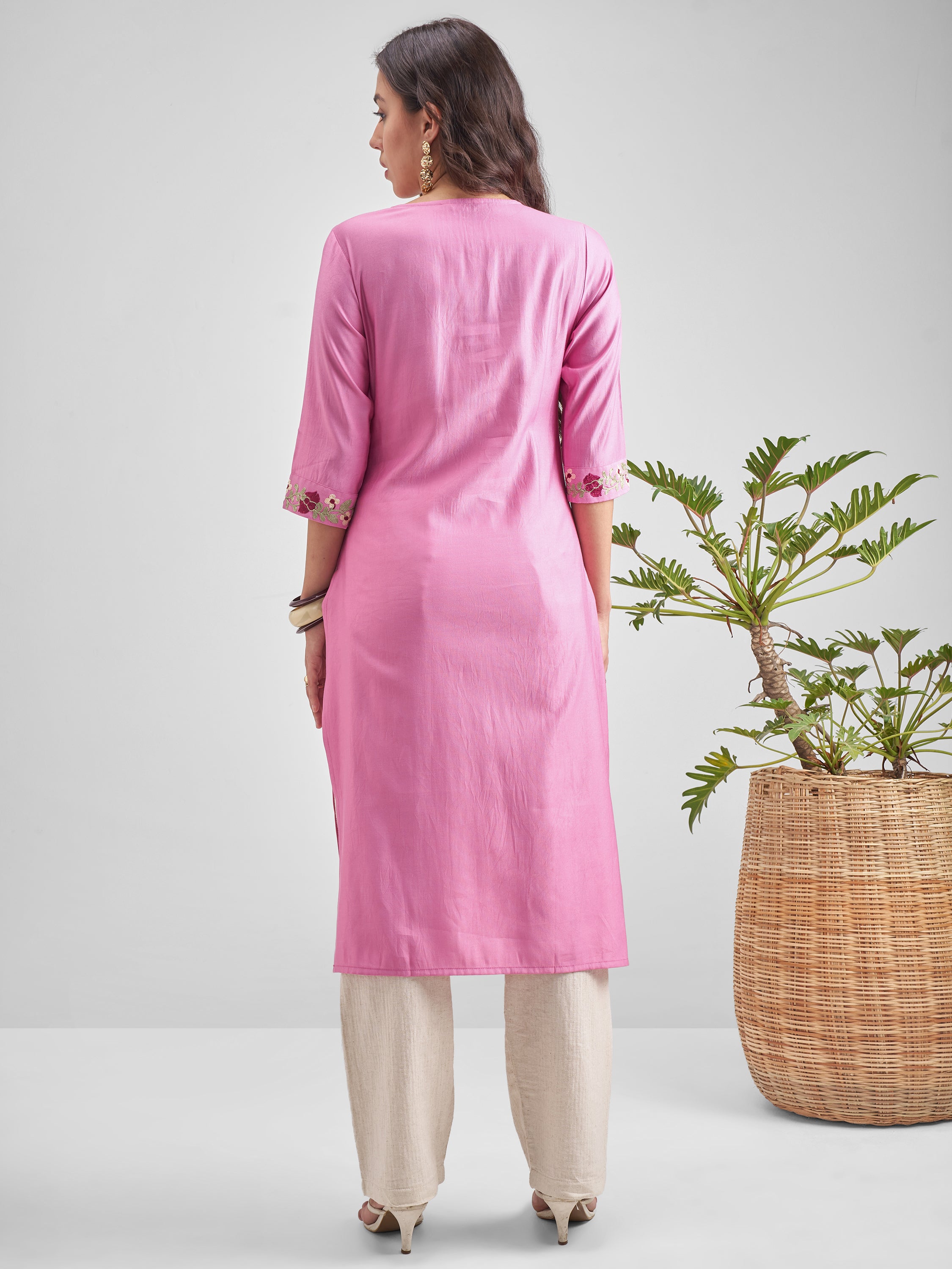 Vishudh Women Pink Embroidered Straight Kurta - Pink - Image 3